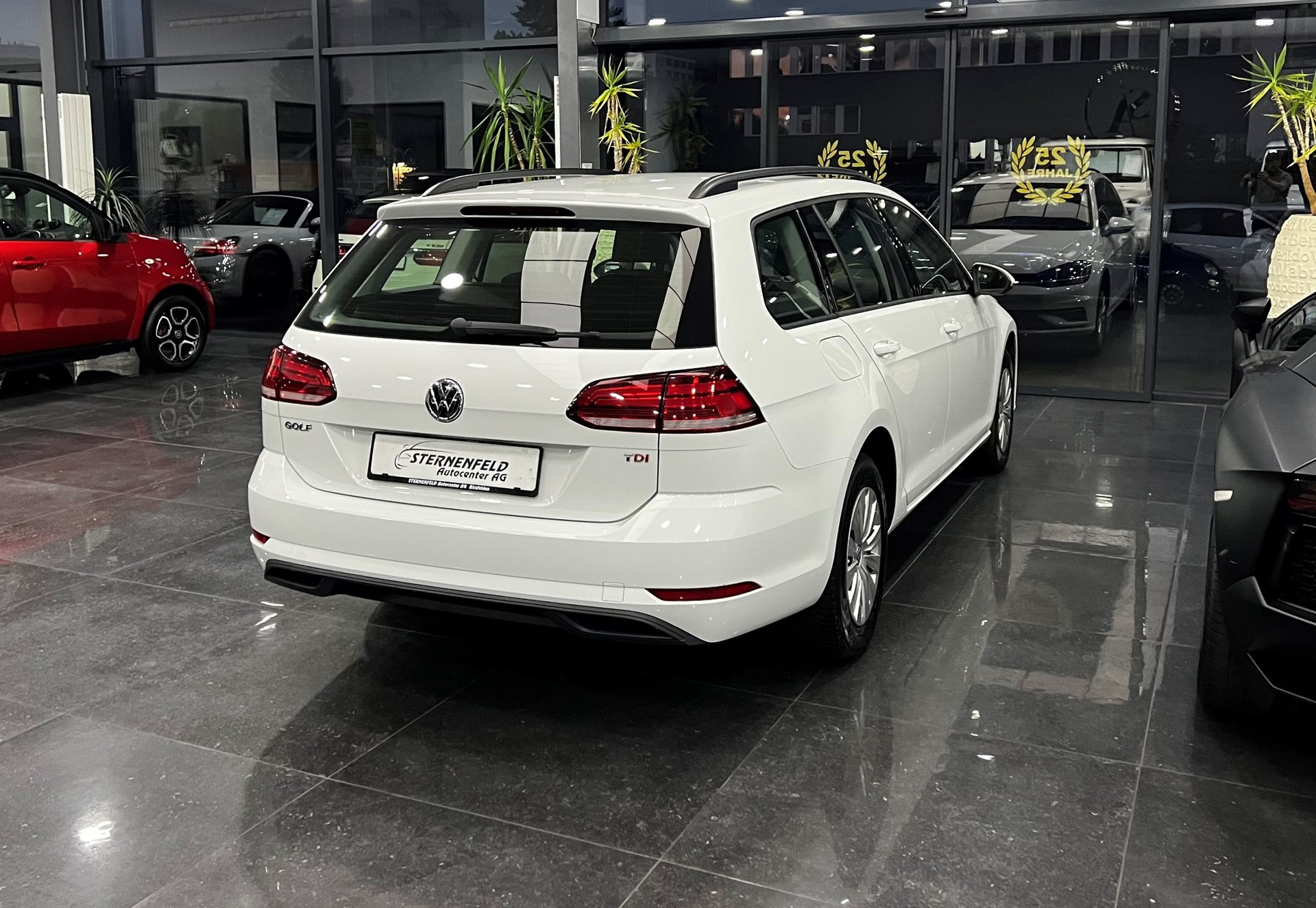 VW Golf Variant 1.6 TDI Trendline-image-3
