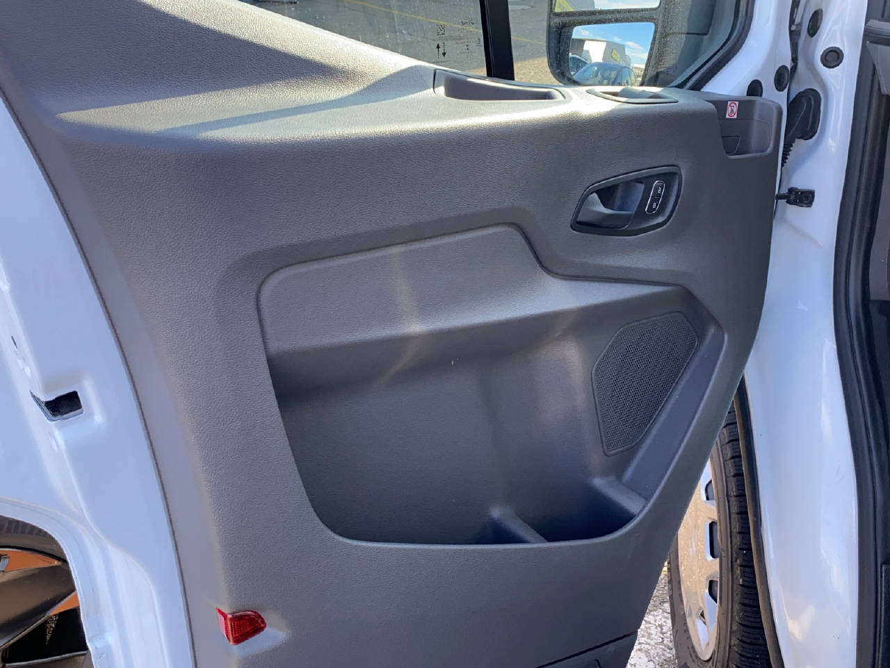 FORD E-Transit Van 350 L2H2 67kWh T-image-8