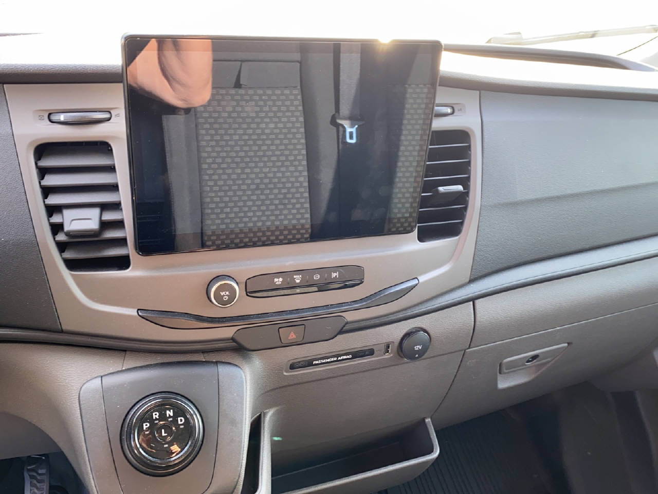FORD E-Transit Van 350 L2H2 67kWh T-image-7