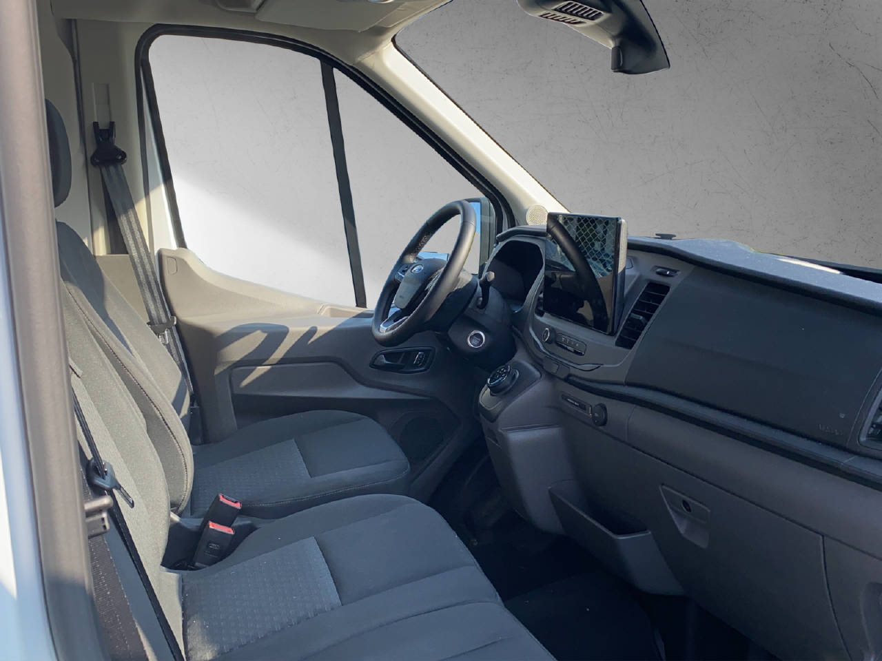 FORD E-Transit Van 350 L2H2 67kWh T-image-9