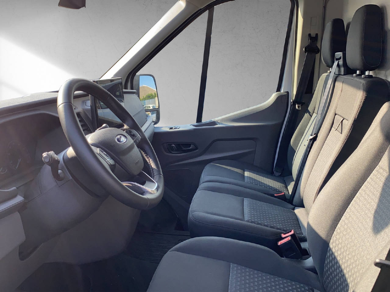 FORD E-Transit Van 350 L2H2 67kWh T-image-5