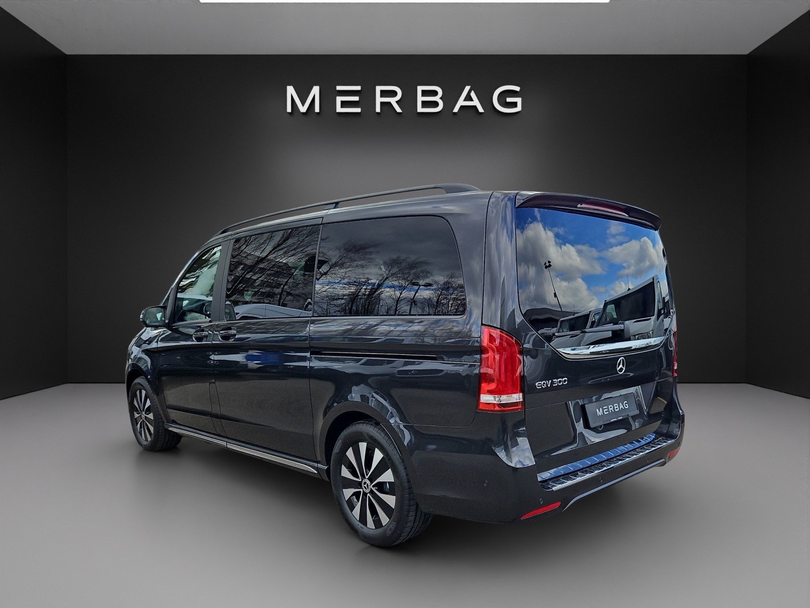 MERCEDES-BENZ EQV 300 lang-image-3