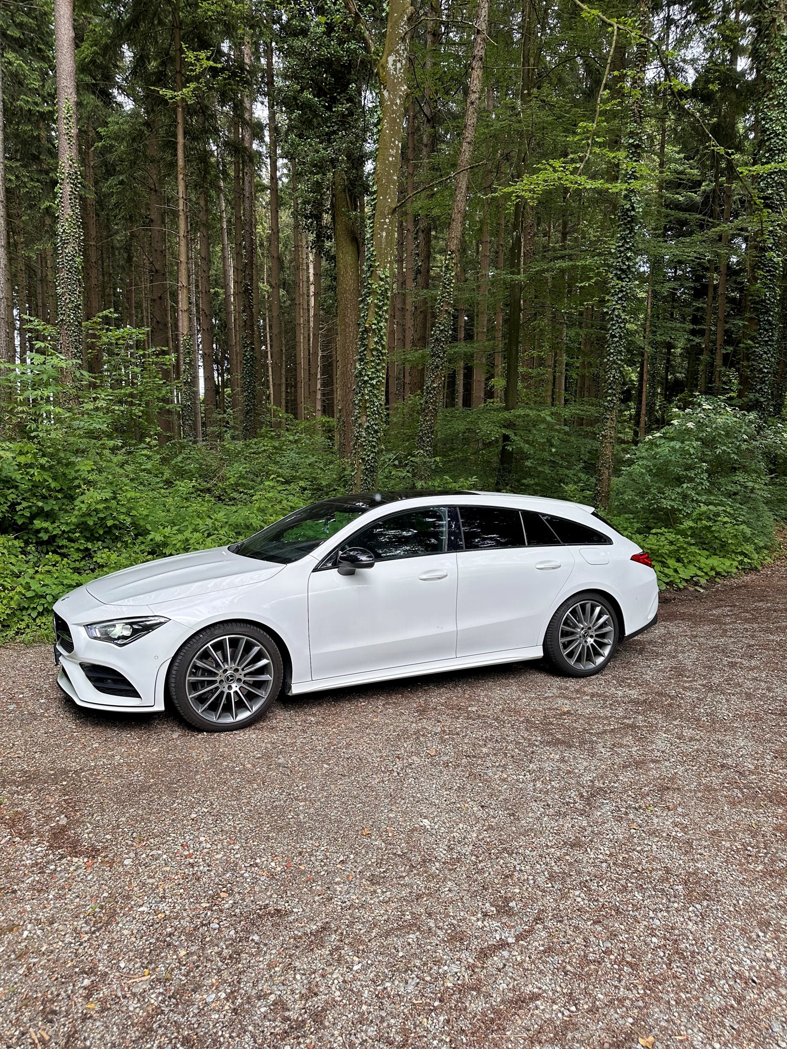 MERCEDES-BENZ CLA Shooting Brake 220 d 4Matic AMG Line-image-1