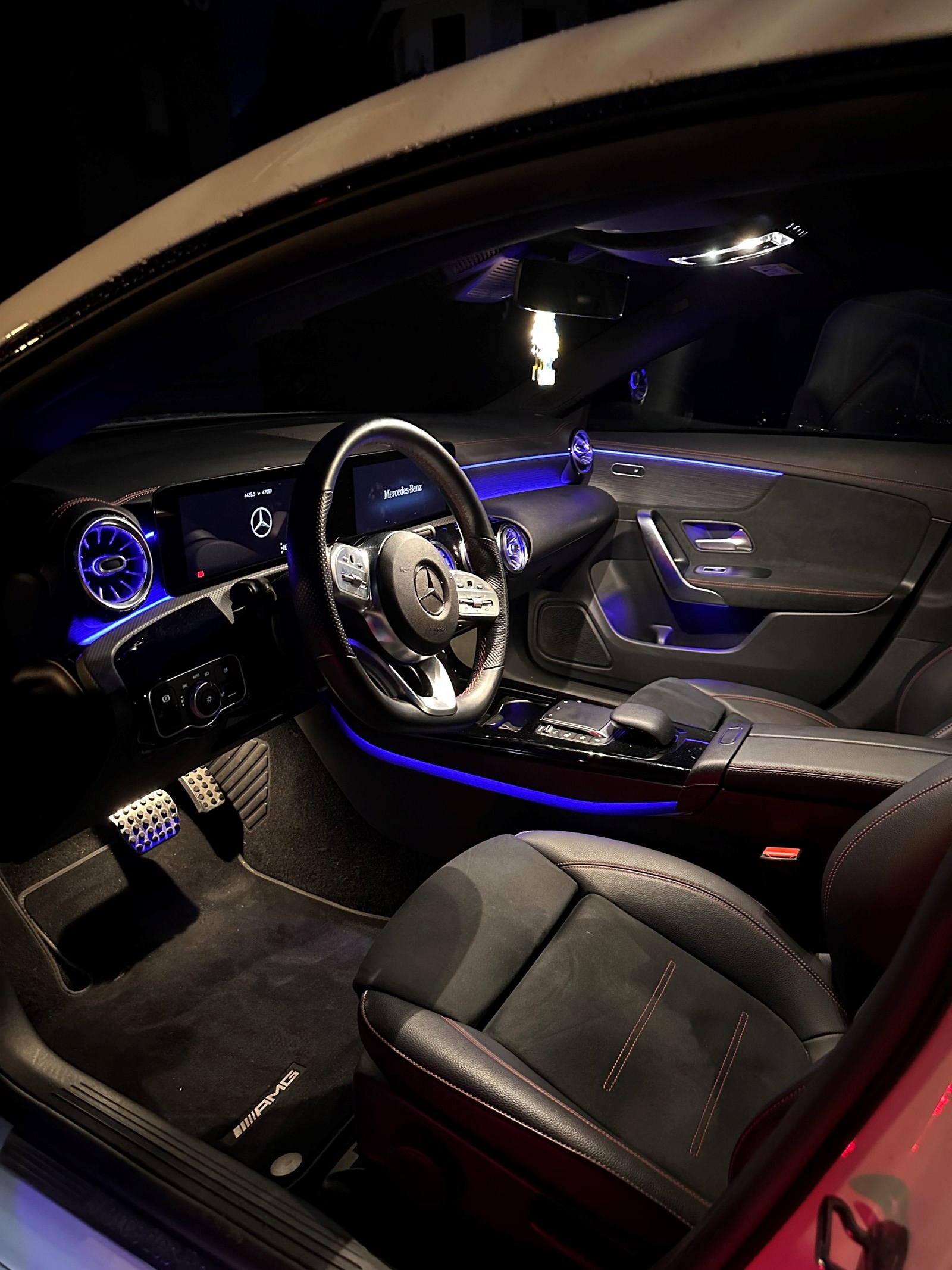 MERCEDES-BENZ CLA Shooting Brake 220 d 4Matic AMG Line-image-8