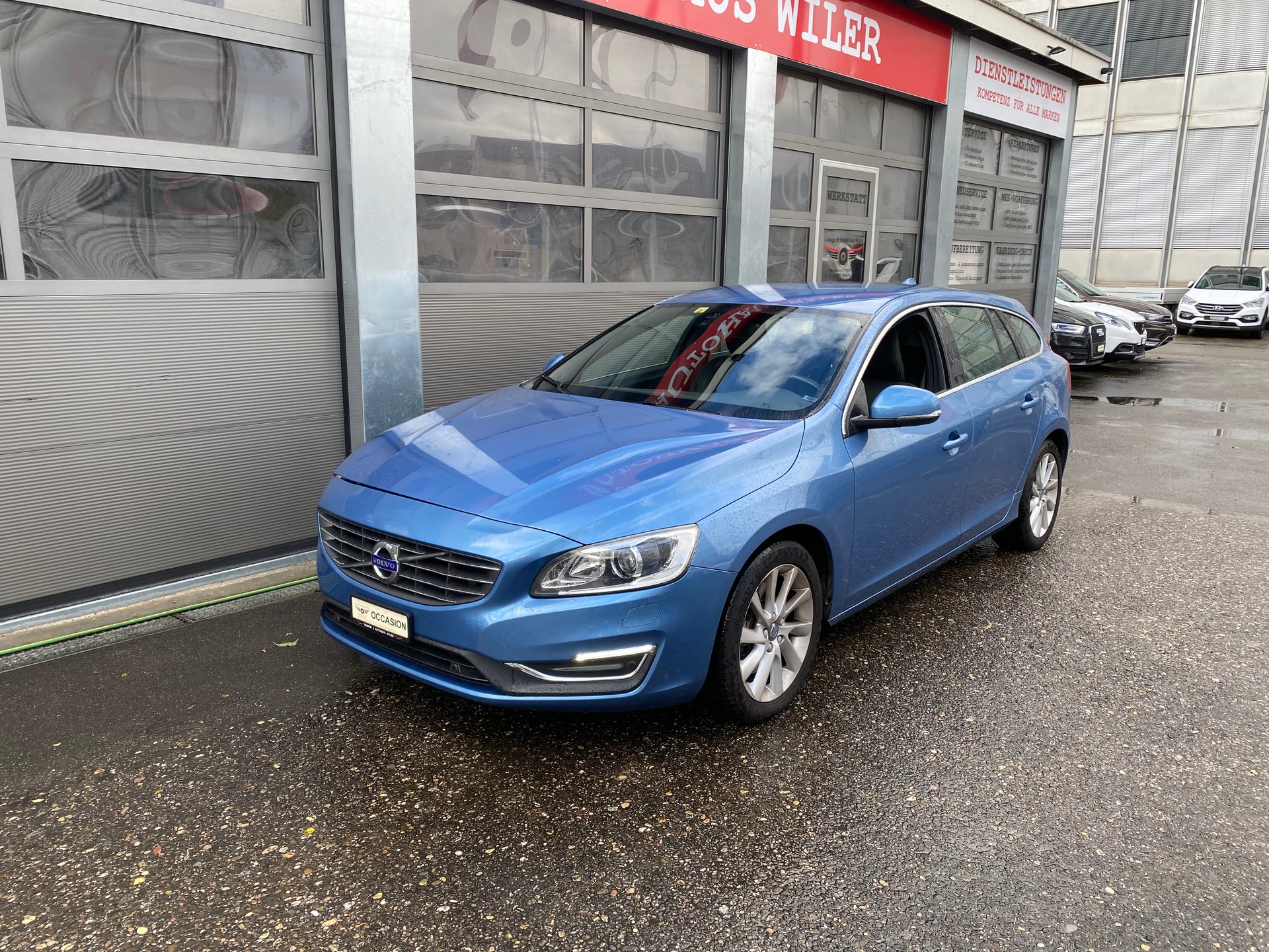 VOLVO V60 T6 Momentum Geartronic-image-0