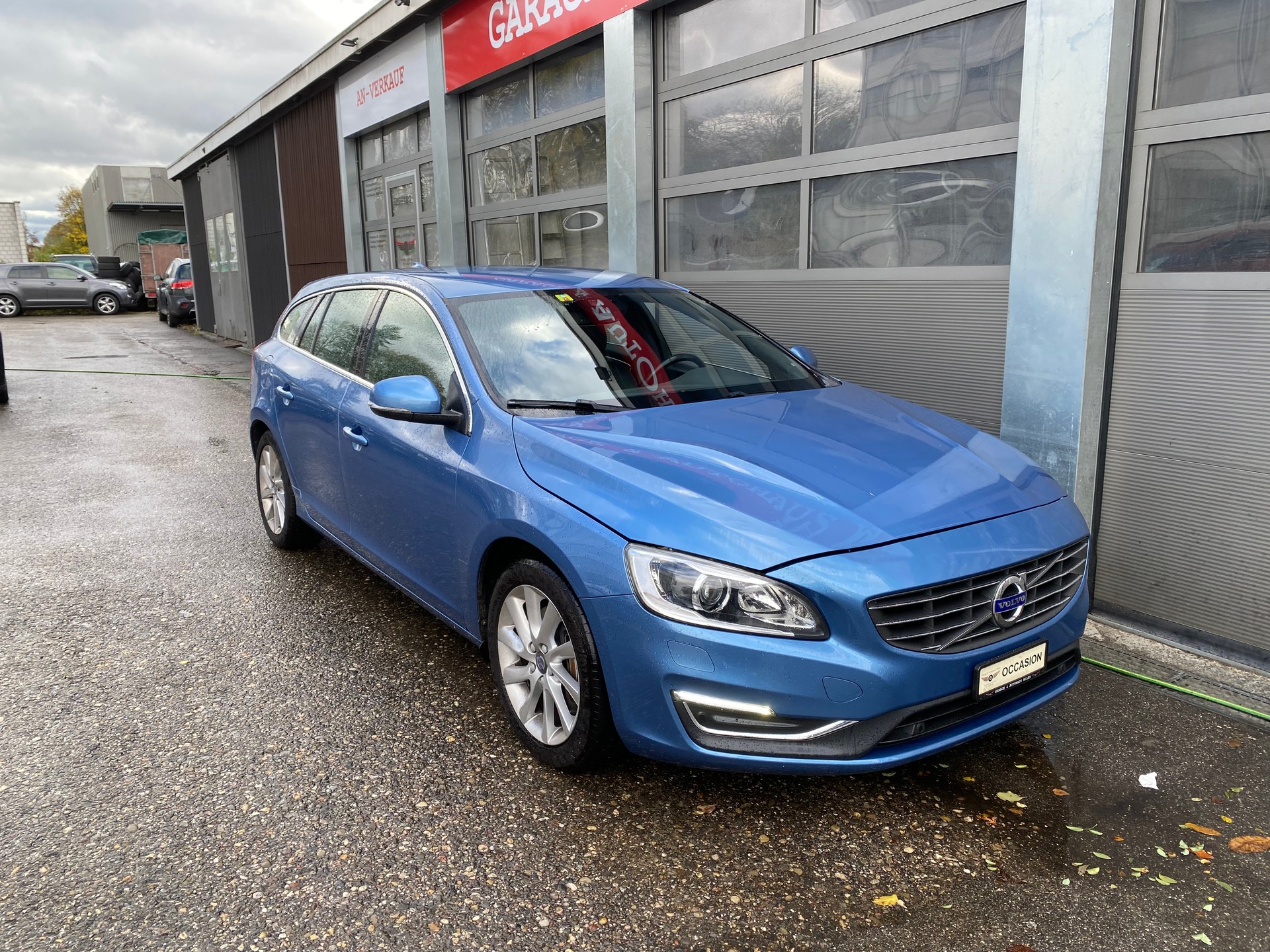VOLVO V60 T6 Momentum Geartronic-image-2