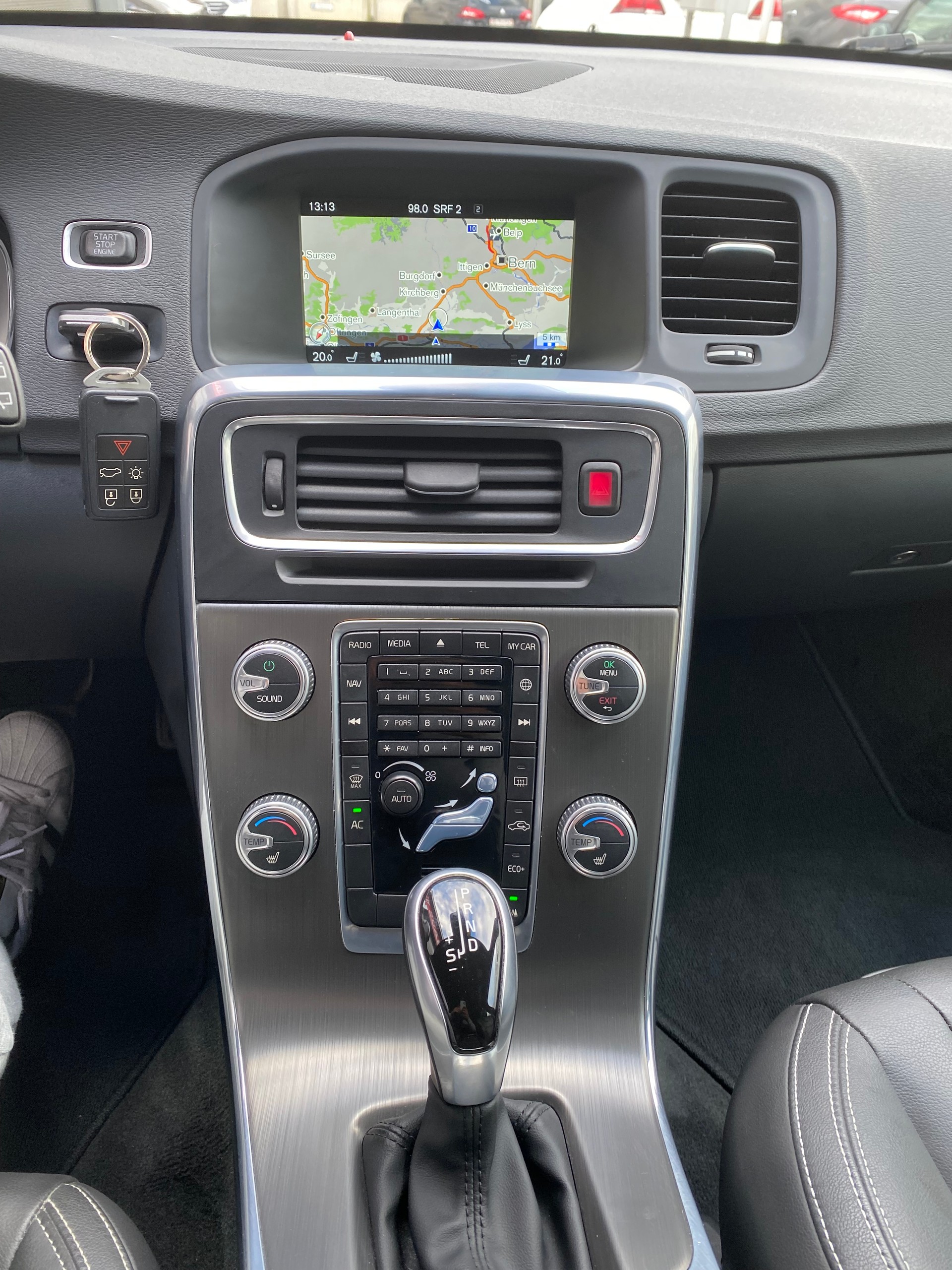 VOLVO V60 T6 Momentum Geartronic-image-12