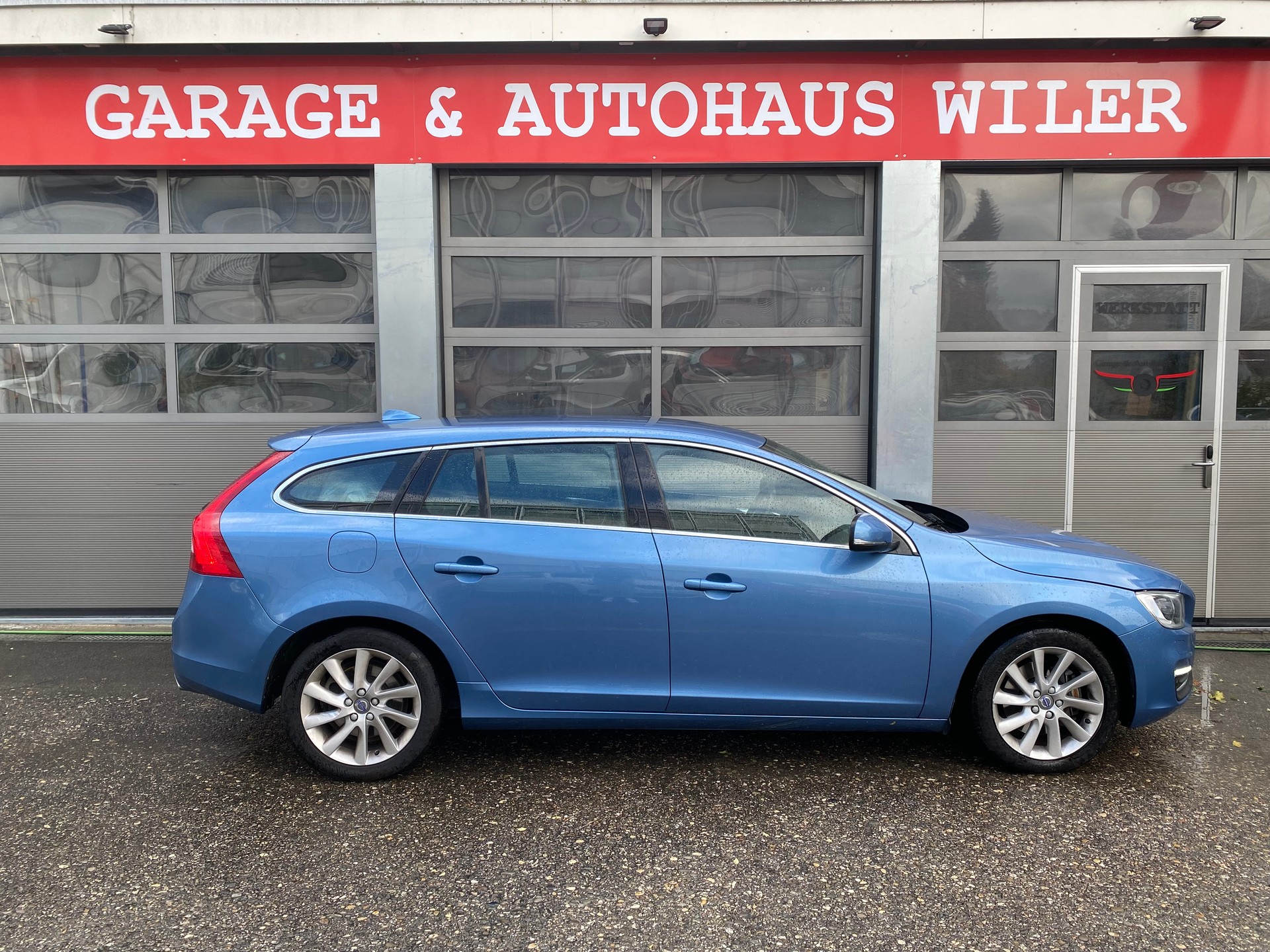 VOLVO V60 T6 Momentum Geartronic-image-3