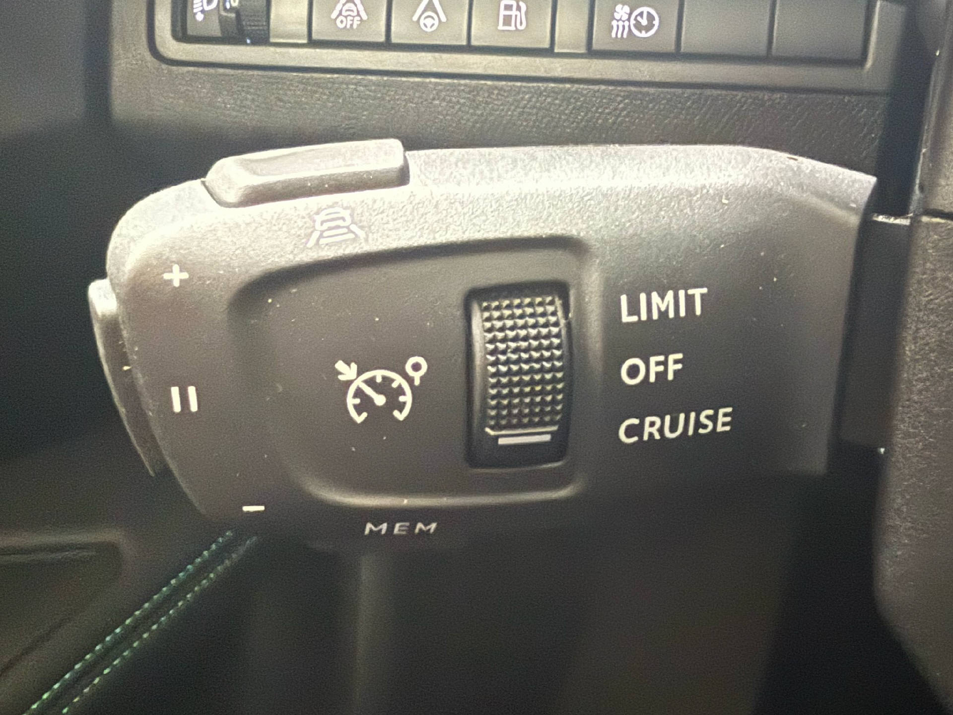 PEUGEOT 3008 1.6 Plug-in Hybrid Allure Pack-image-9