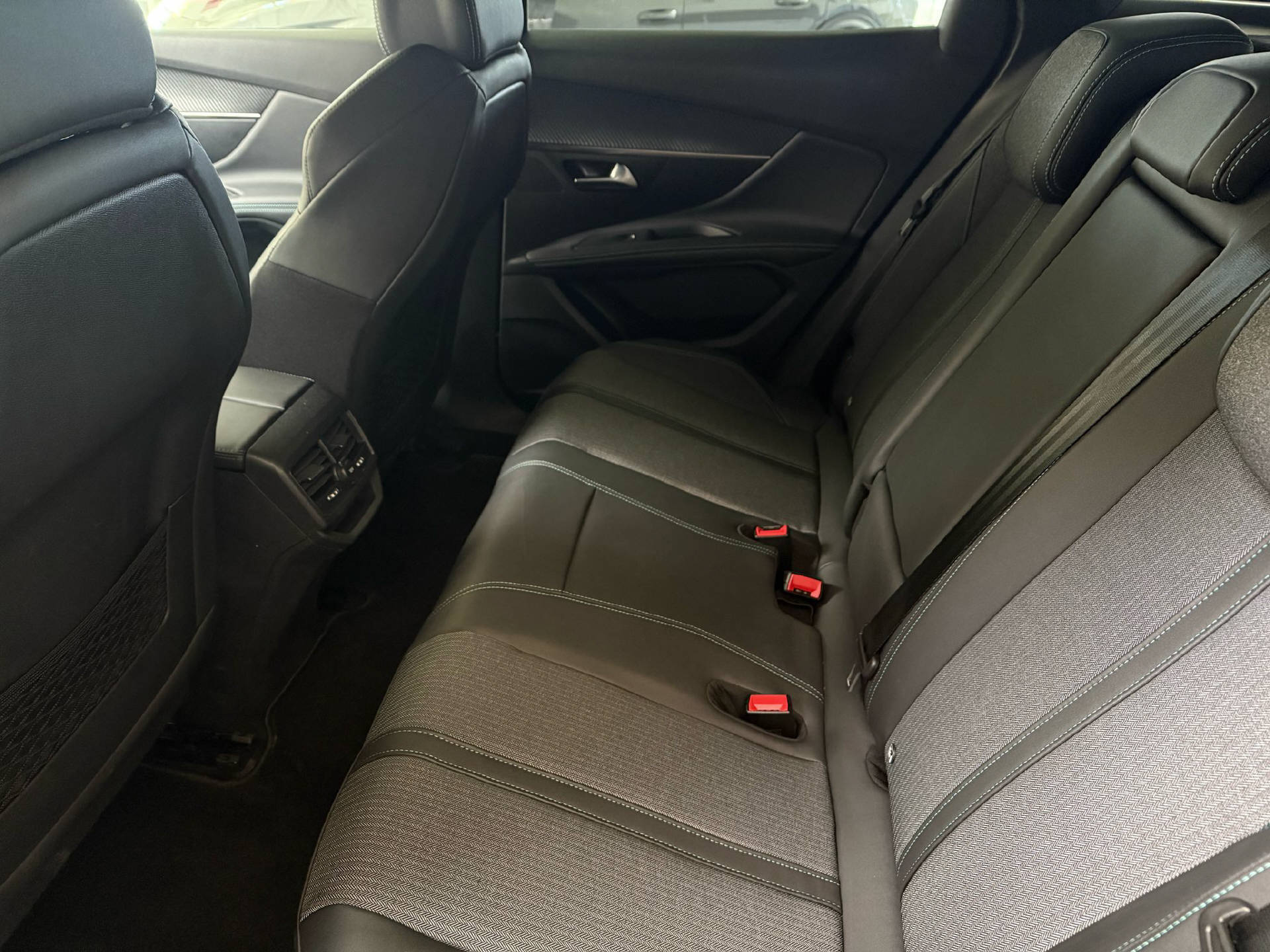 PEUGEOT 3008 1.6 Plug-in Hybrid Allure Pack-image-8
