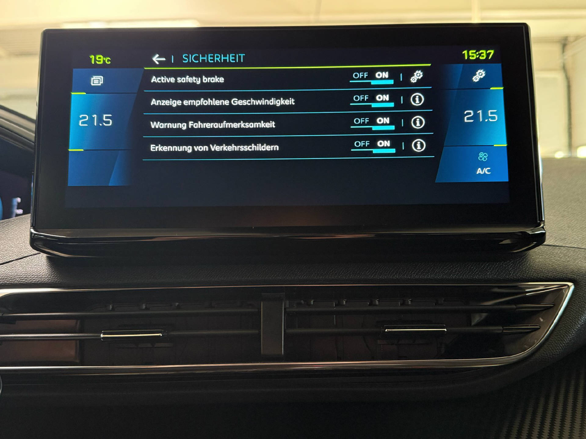PEUGEOT 3008 1.6 Plug-in Hybrid Allure Pack-image-12