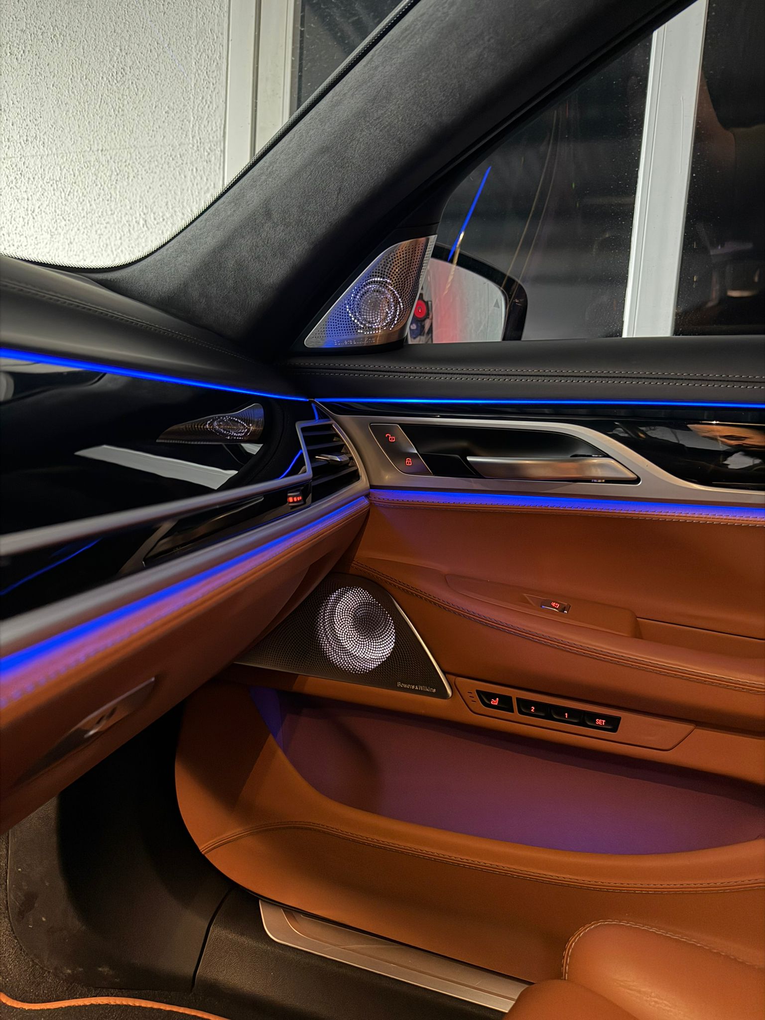 BMW-ALPINA B7 L BiTurbo 4.4 V8 xDrive Switch-Tronic-image-4