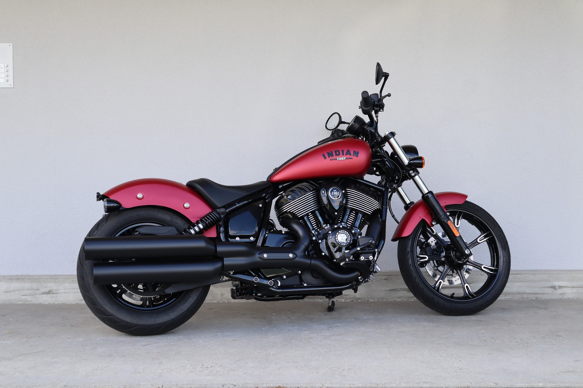 INDIAN Chief Dark Horse-showroom-element-2