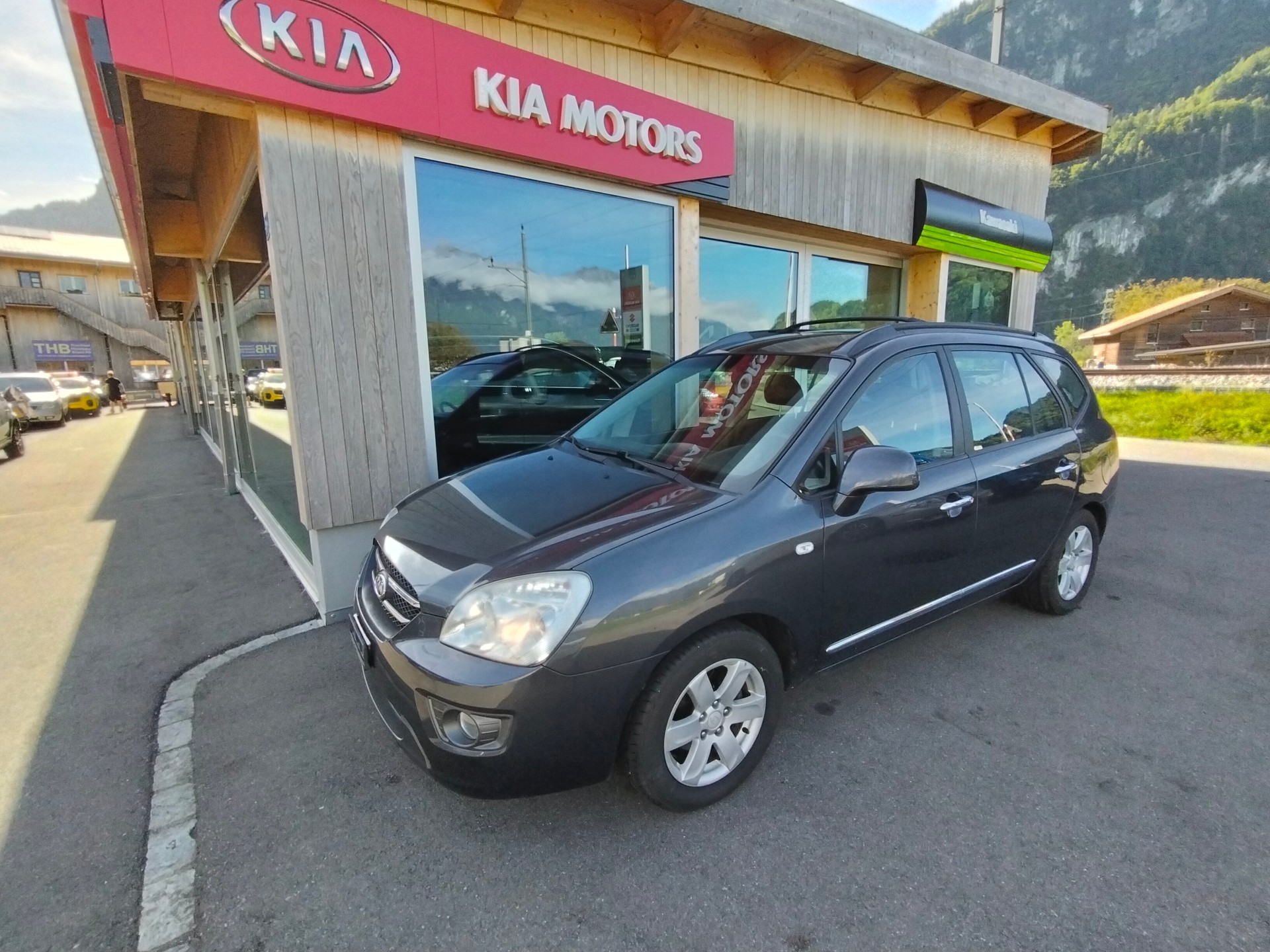 KIA Carens 2.0 CVVT Classic-image-1