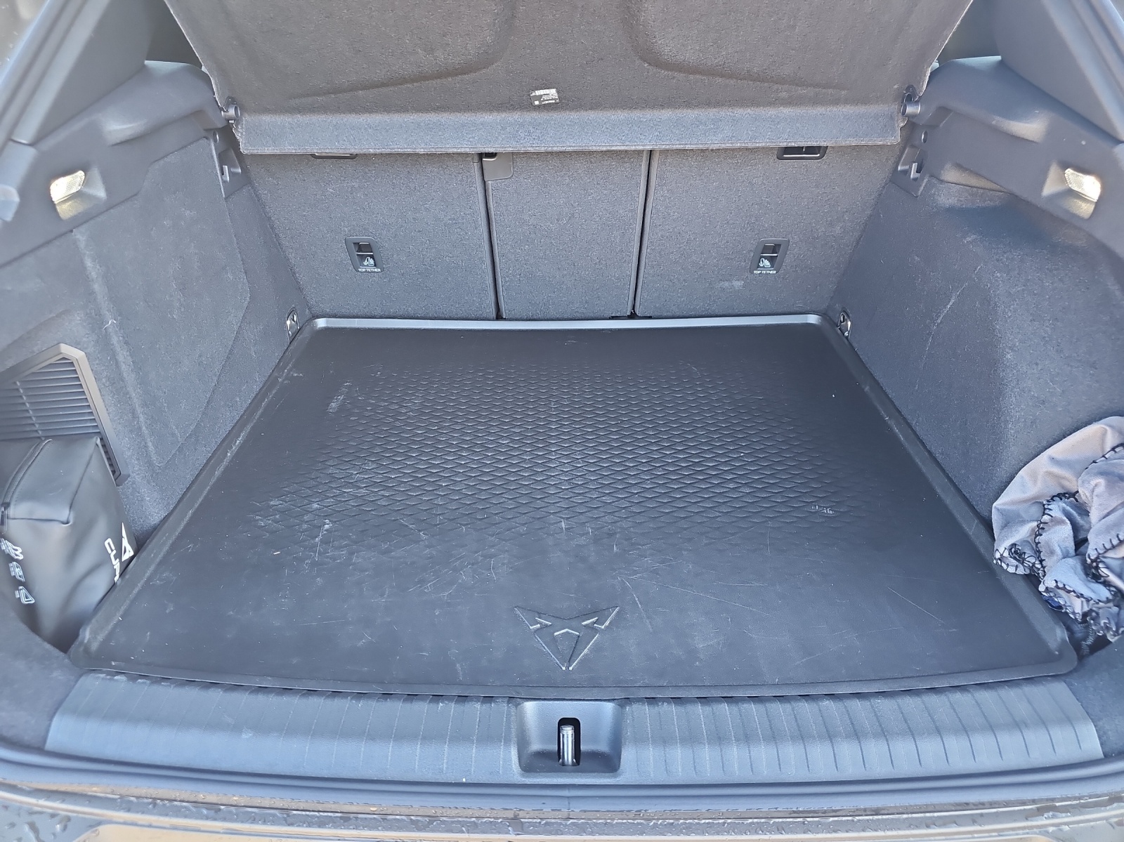 CUPRA Terramar 1.5 eHybrid DSG Black Symphony-image-12