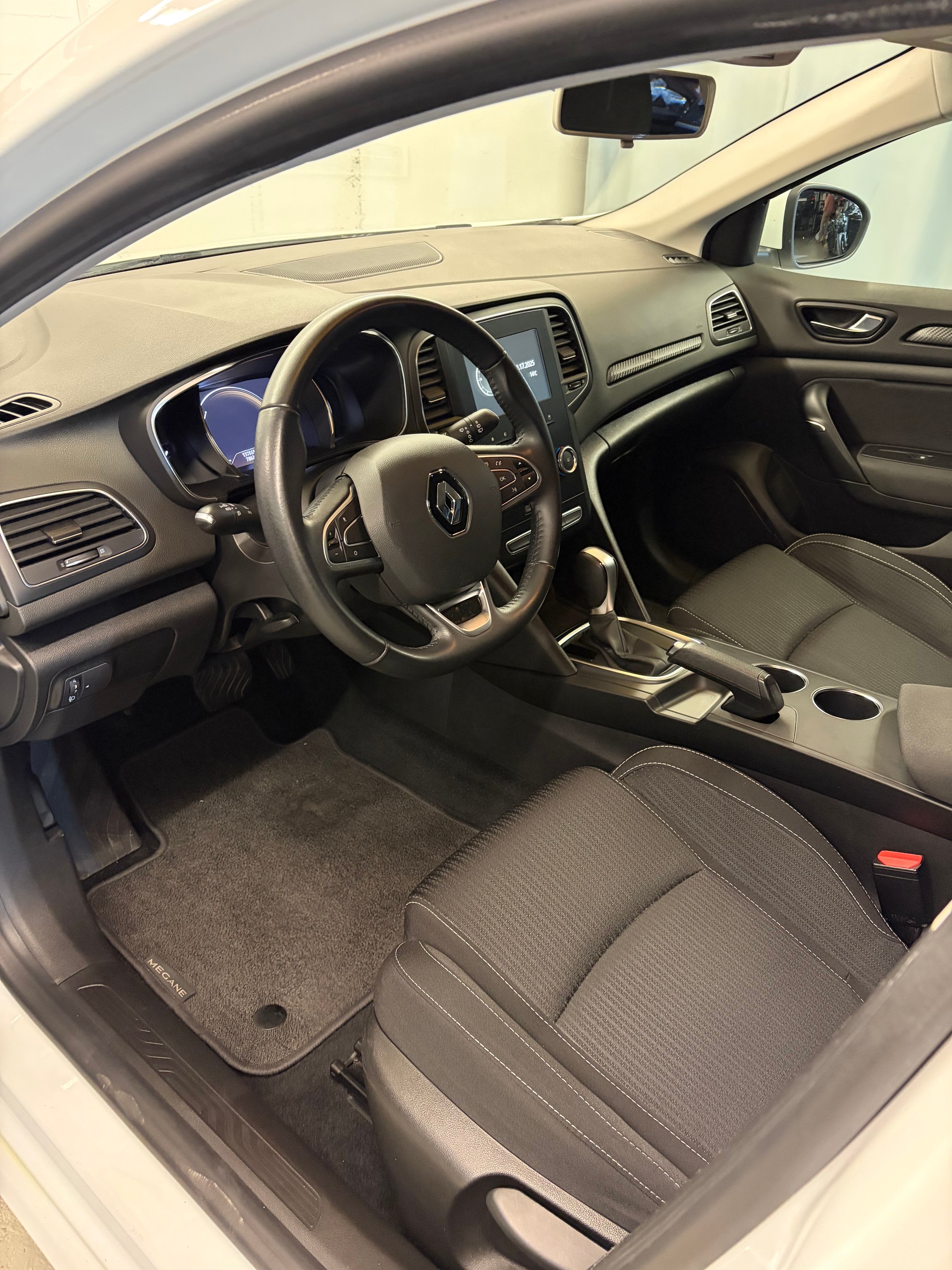 RENAULT Mégane Grandtour 1.5 dCi Business EDC-image-6
