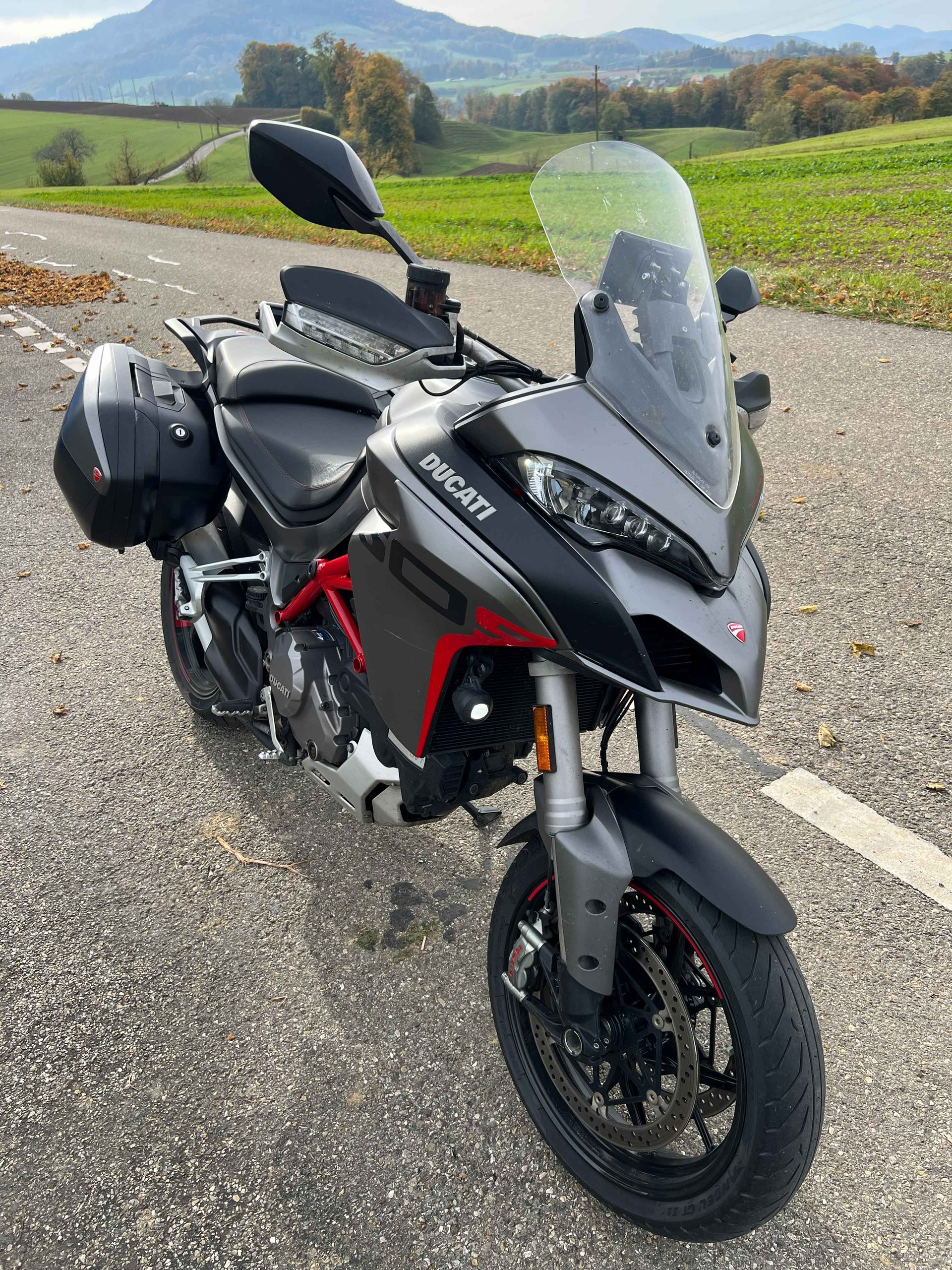 DUCATI Multistrada 1260 S Grand Tour-showroom-element-2