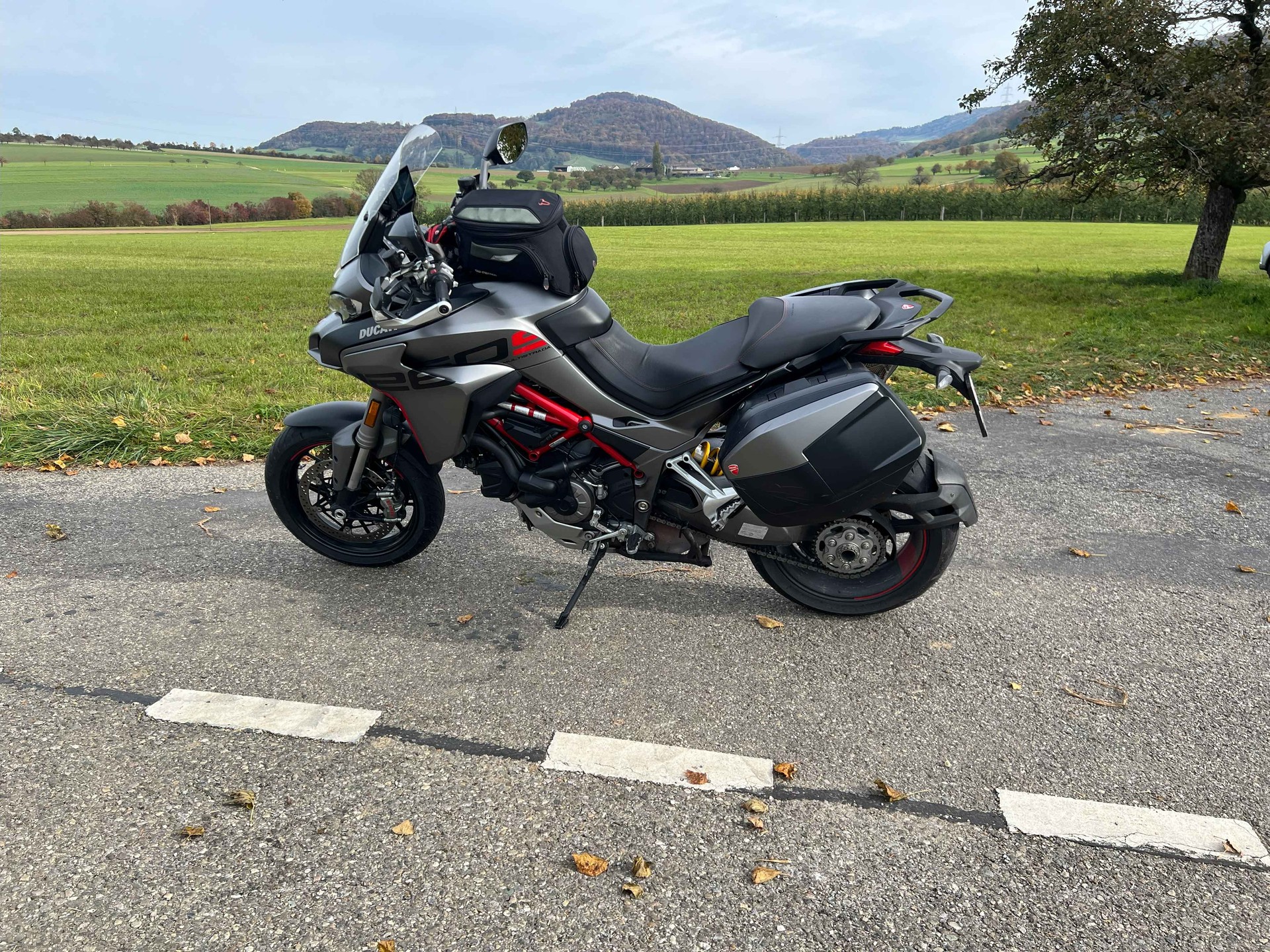DUCATI Multistrada 1260 S Grand Tour-showroom-element-1