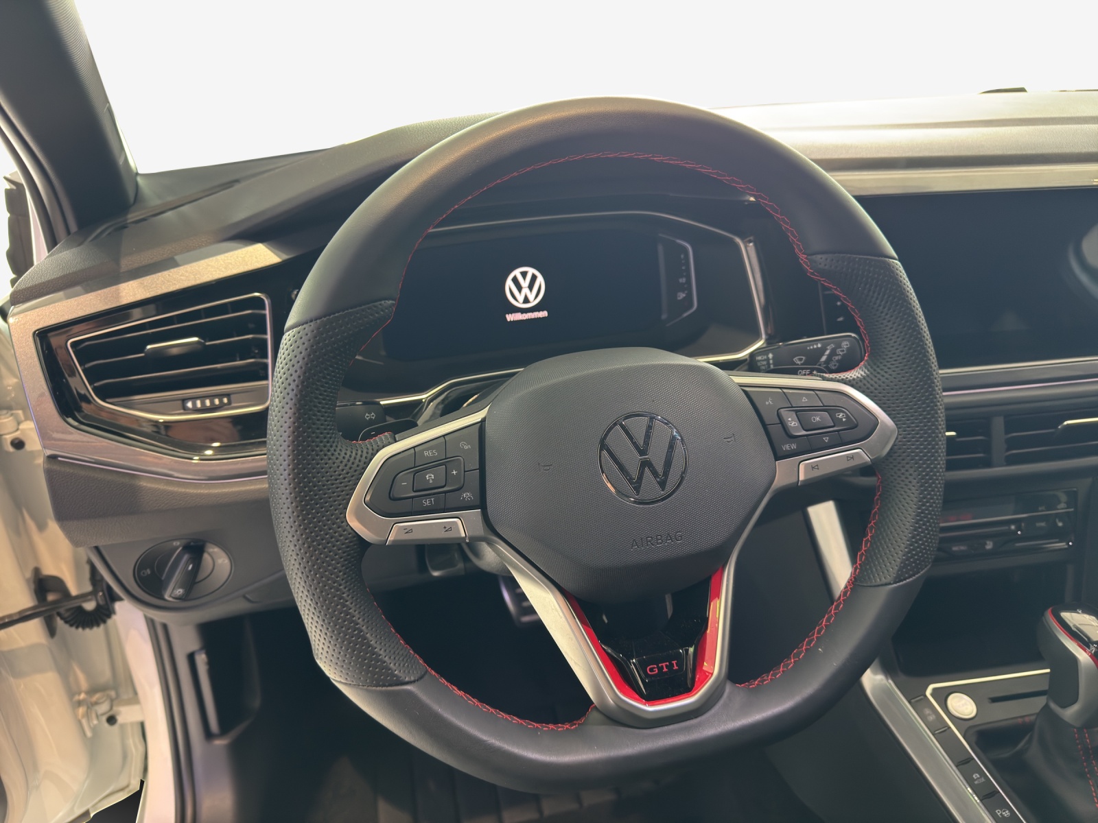 VW Polo 2.0 TSI GTI DSG-image-9