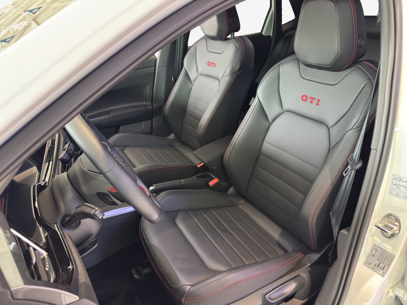 VW Polo 2.0 TSI GTI DSG-image-13
