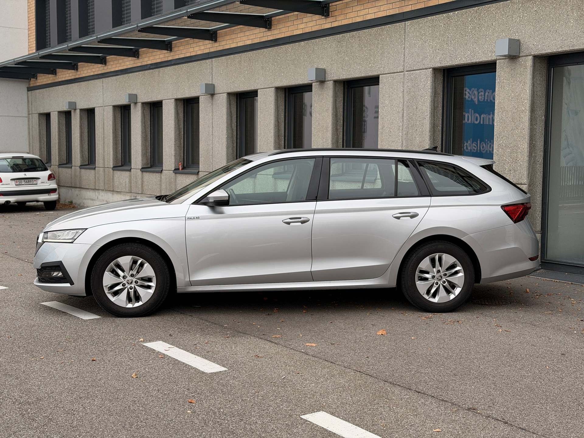 SKODA Octavia Combi 2.0 TDI DSG Ambition-image-1