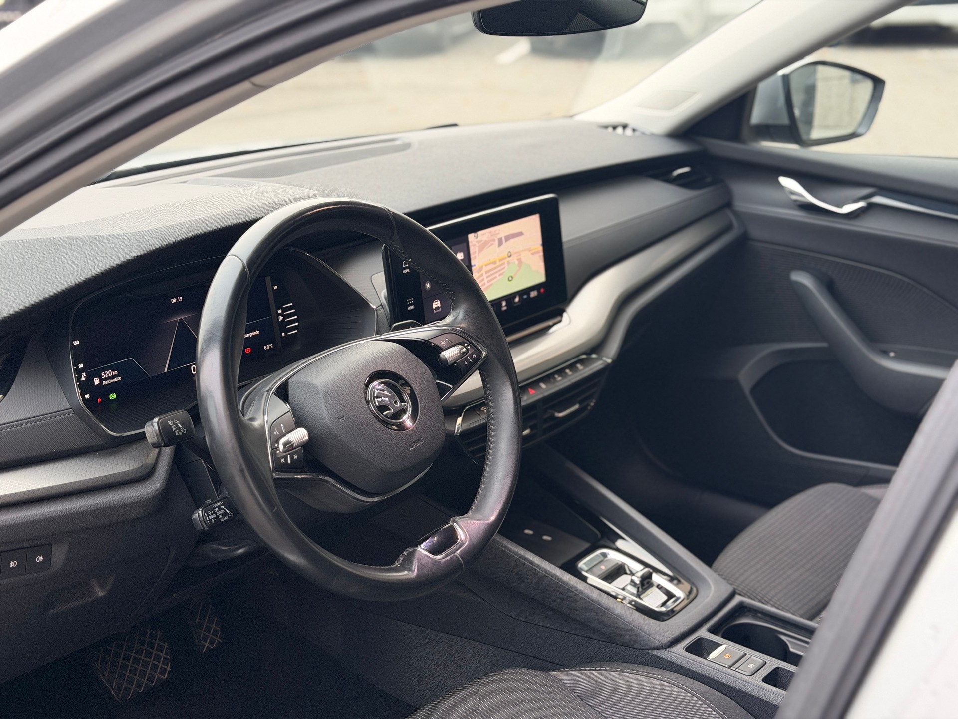 SKODA Octavia Combi 2.0 TDI DSG Ambition-image-17