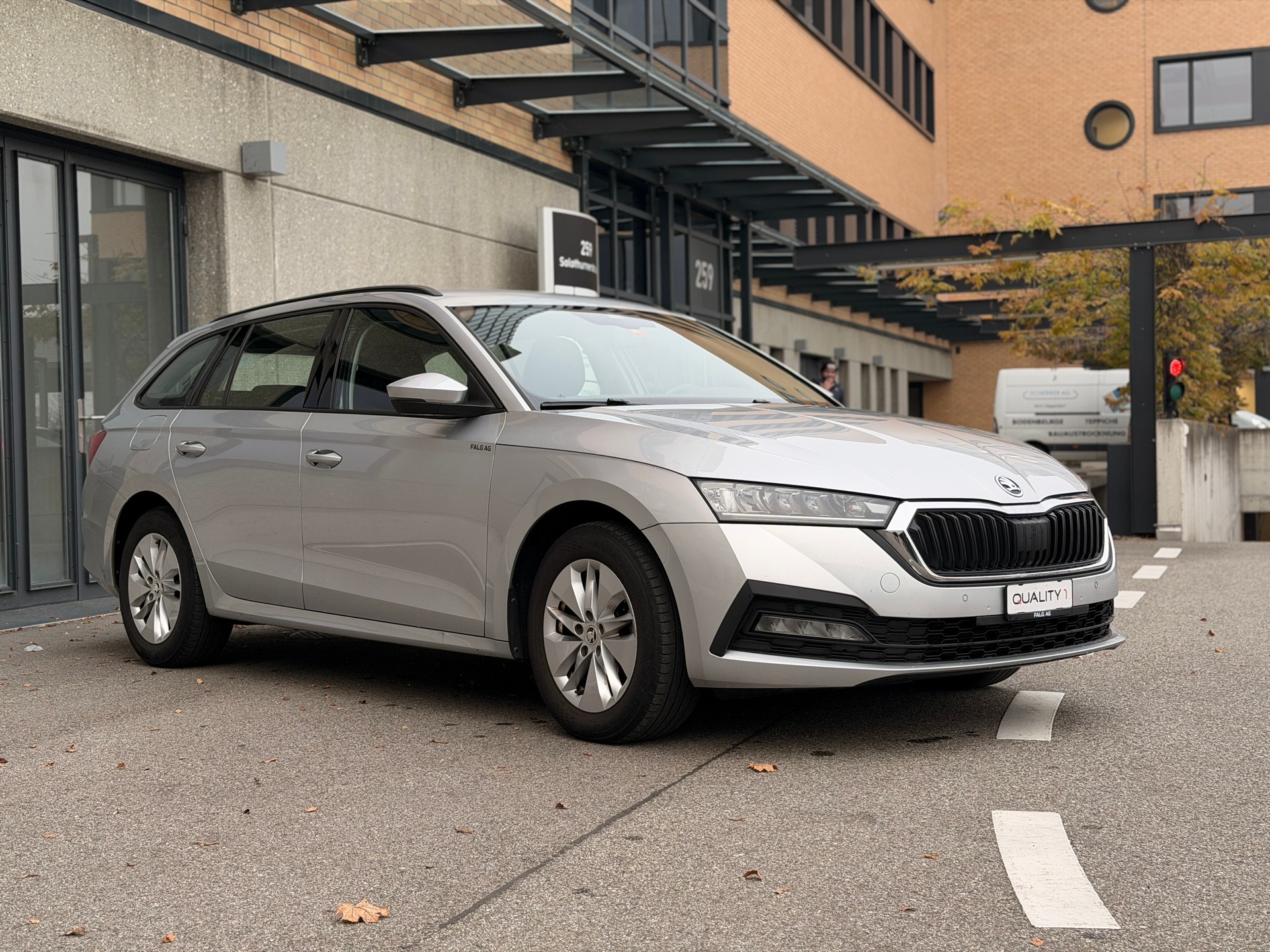 SKODA Octavia Combi 2.0 TDI DSG Ambition-image-3