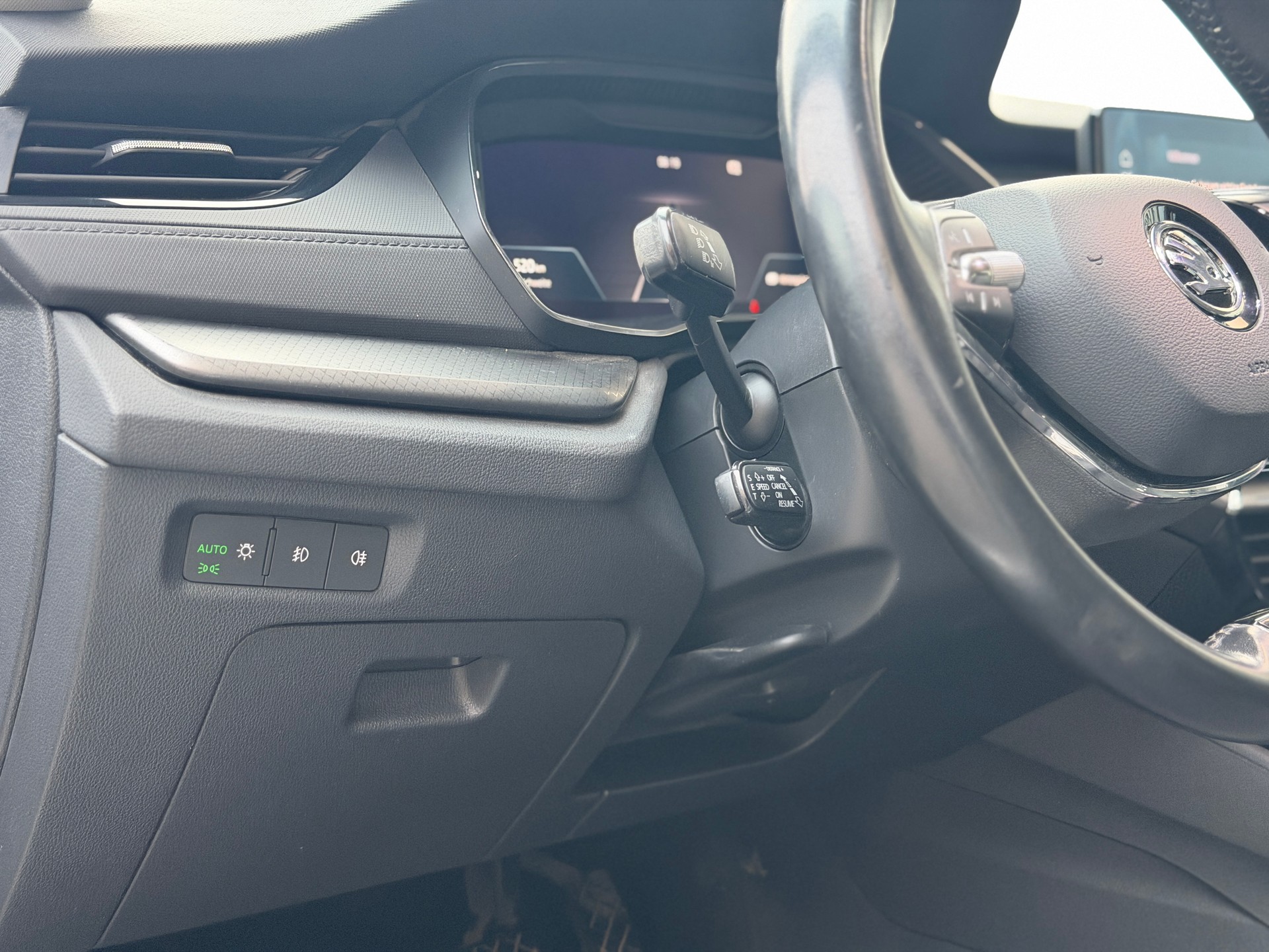 SKODA Octavia Combi 2.0 TDI DSG Ambition-image-12