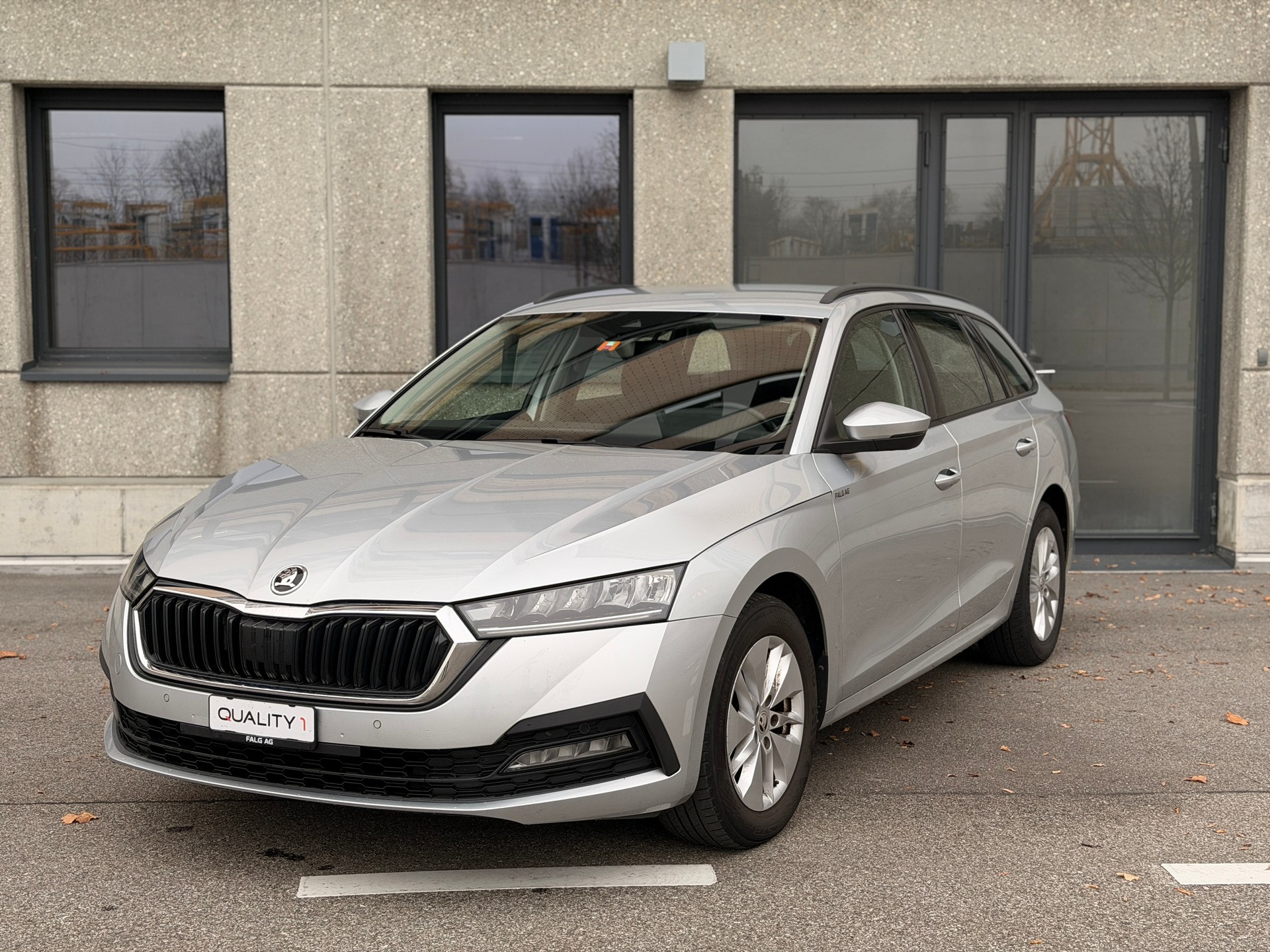 SKODA Octavia Combi 2.0 TDI DSG Ambition-image-0