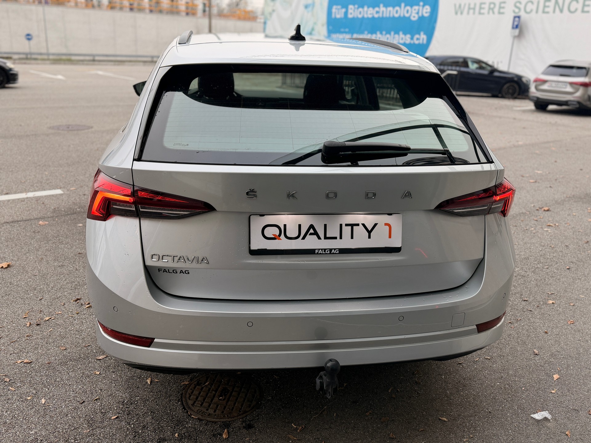 SKODA Octavia Combi 2.0 TDI DSG Ambition-image-5