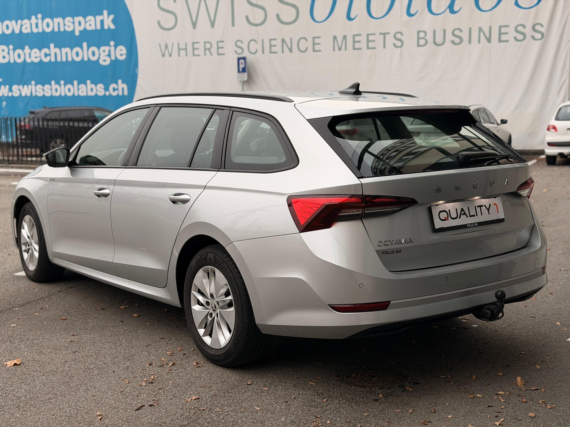 SKODA Octavia Combi 2.0 TDI DSG Ambition-image-2