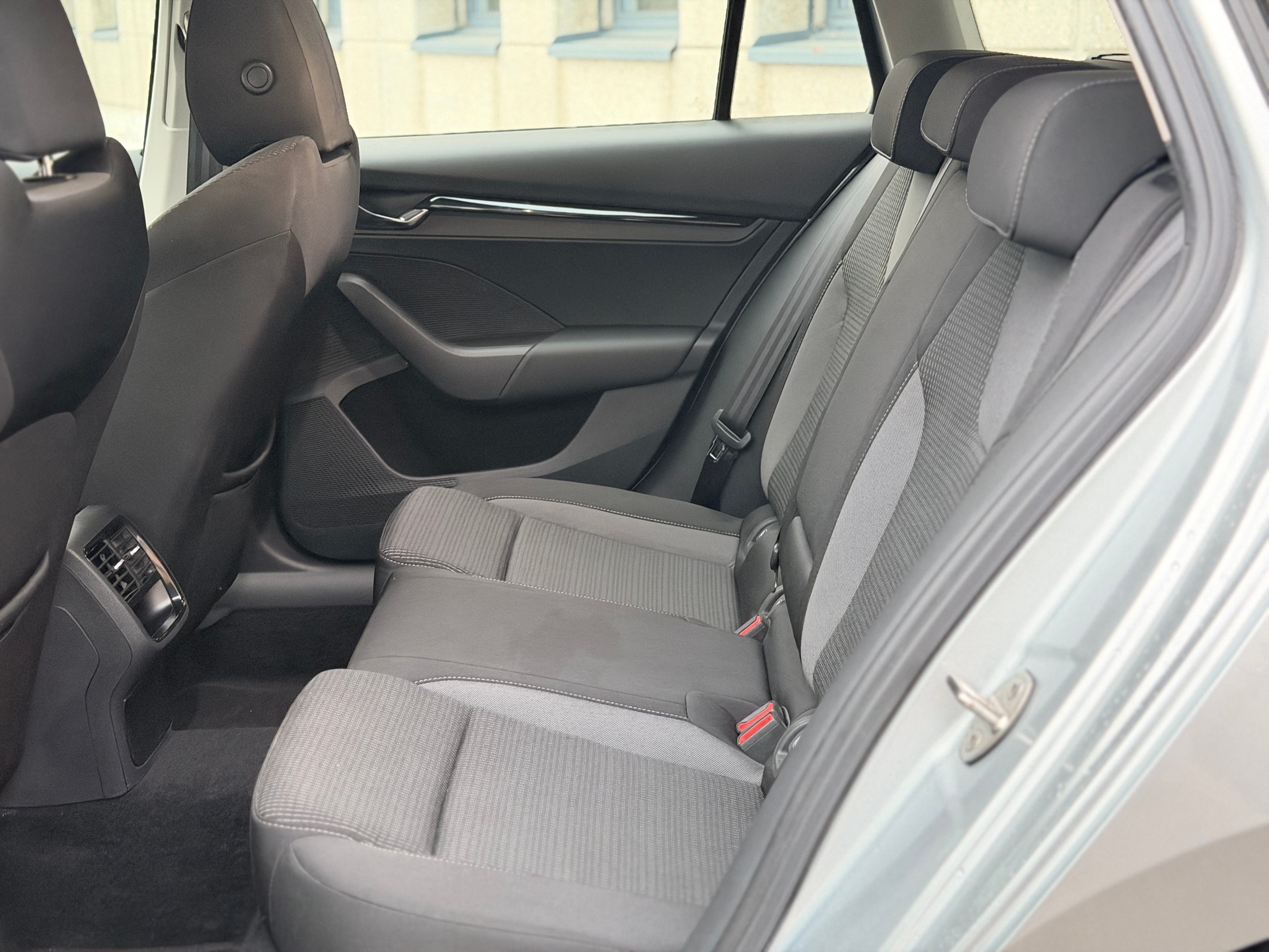 SKODA Octavia Combi 2.0 TDI DSG Ambition-image-20