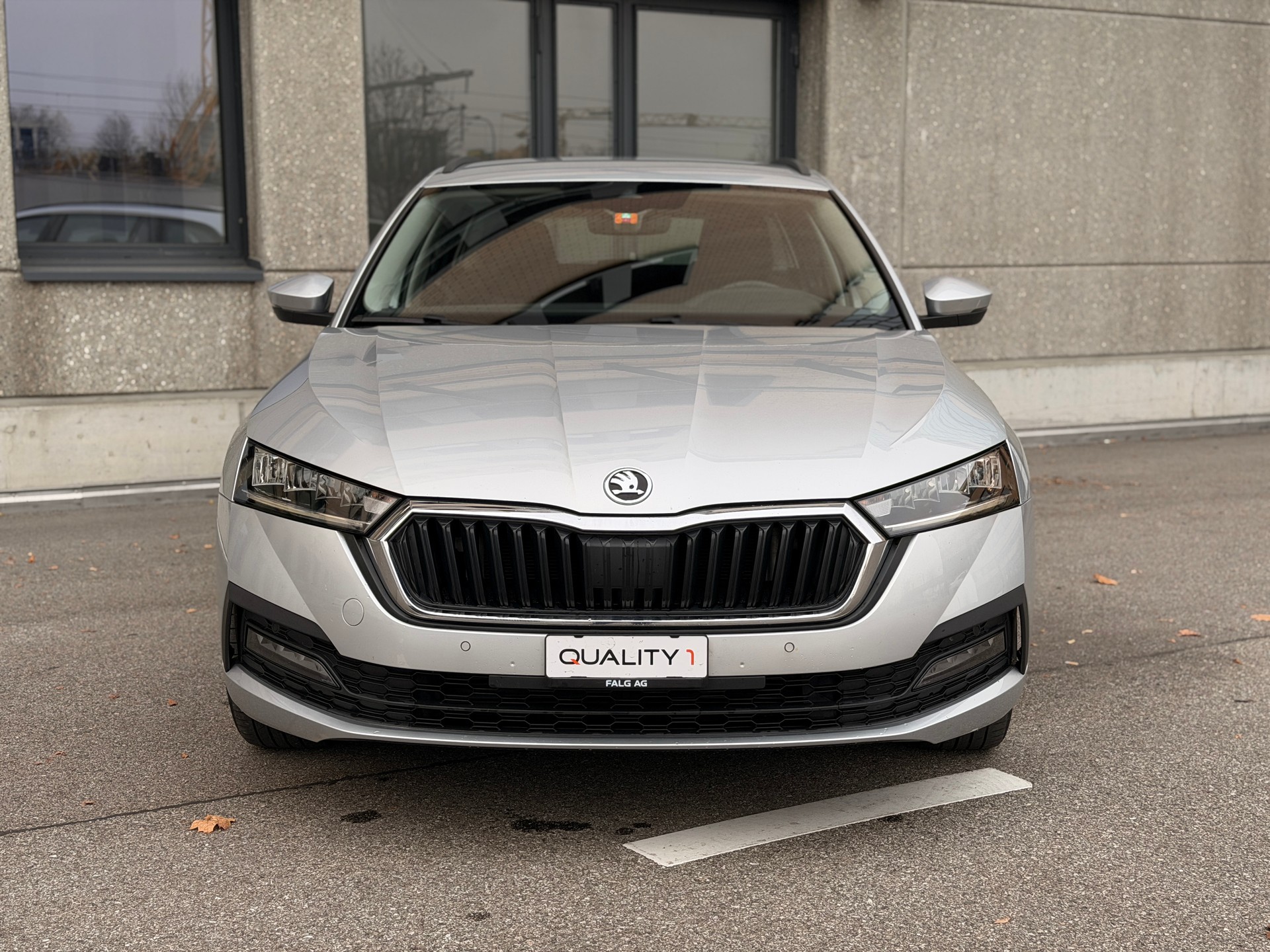 SKODA Octavia Combi 2.0 TDI DSG Ambition-image-8