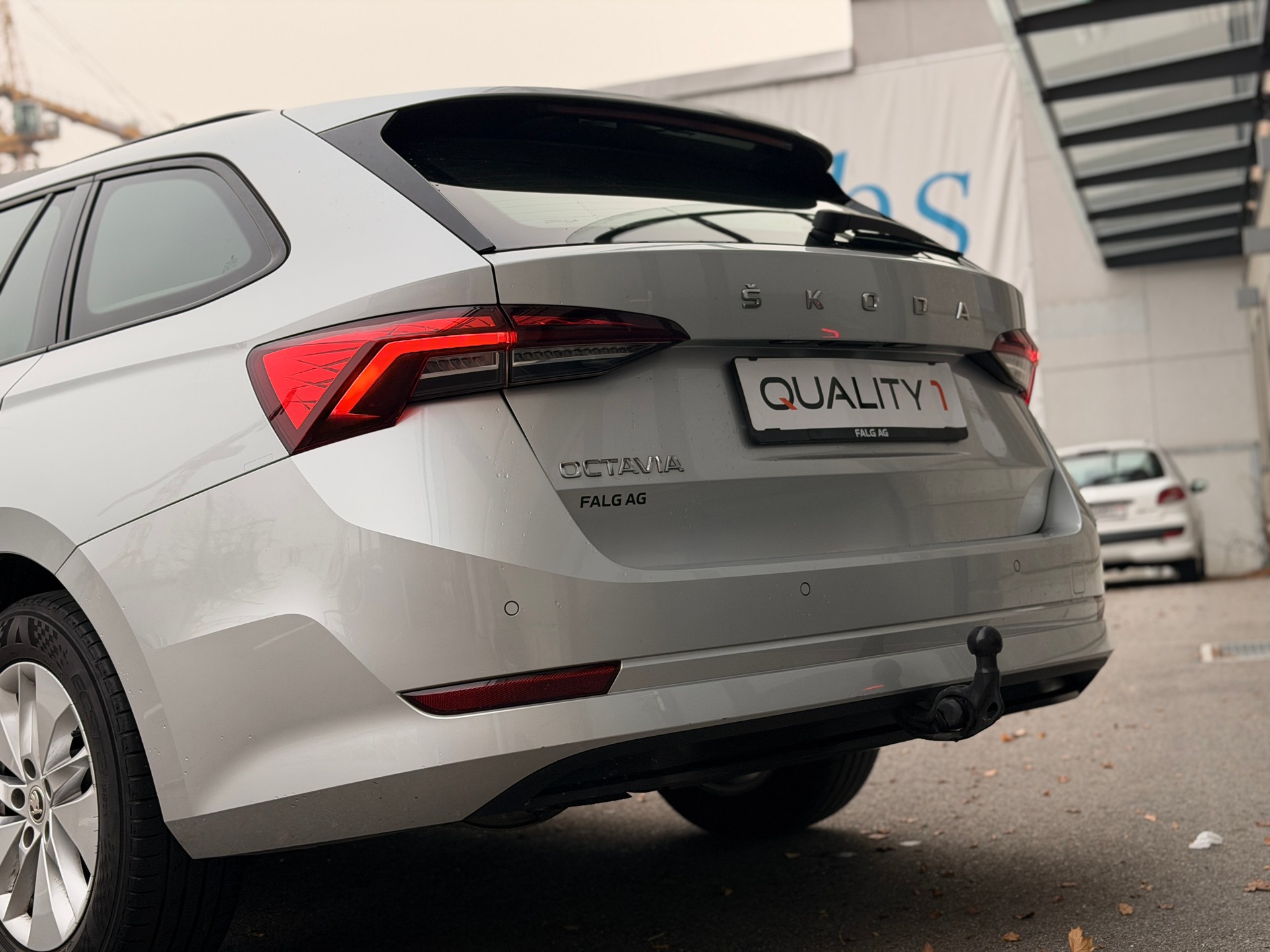 SKODA Octavia Combi 2.0 TDI DSG Ambition-image-9