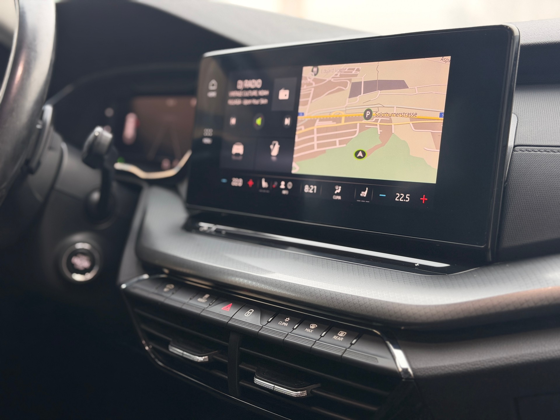 SKODA Octavia Combi 2.0 TDI DSG Ambition-image-28