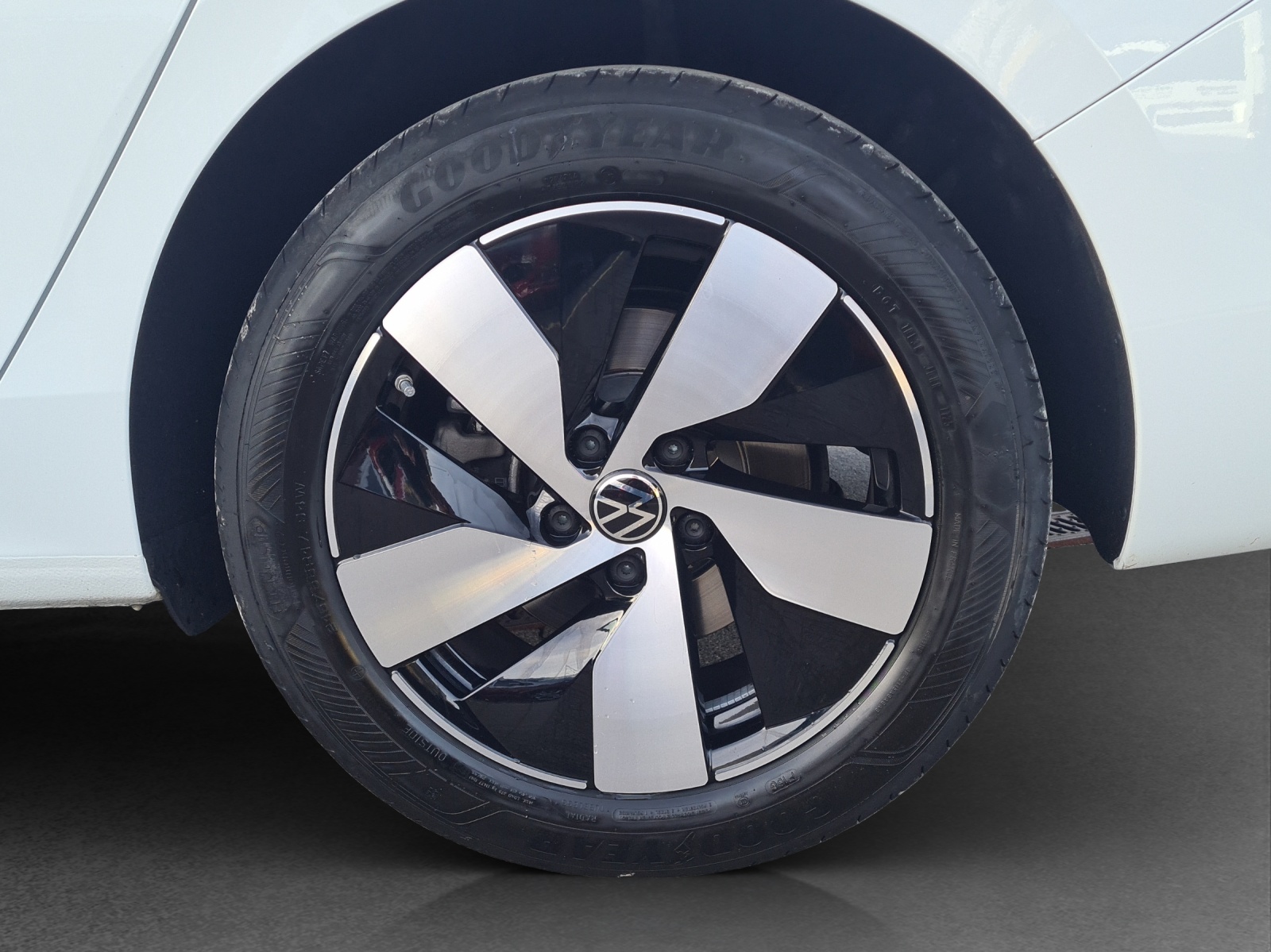 VW Passat Variant 2.0 TDI evo Business 4 Motion DSG-image-11