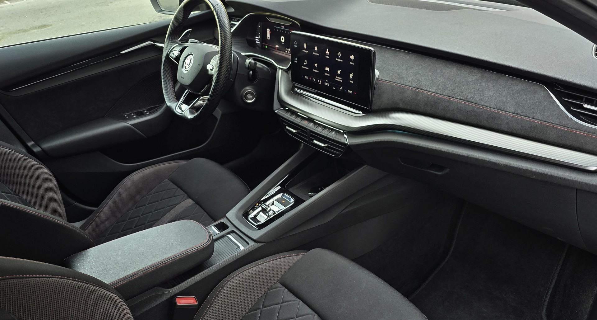 SKODA Octavia Combi 2.0 TSI DSG RS-image-6