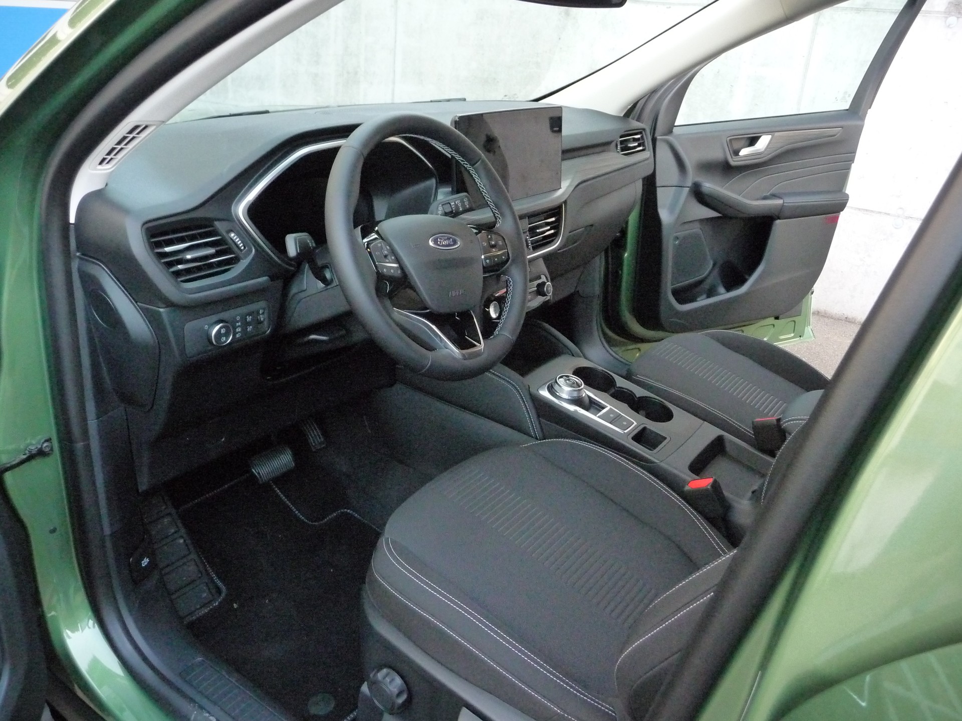 FORD Kuga 2.5 FHEV Active FWD mit Anhängekupplung-image-2
