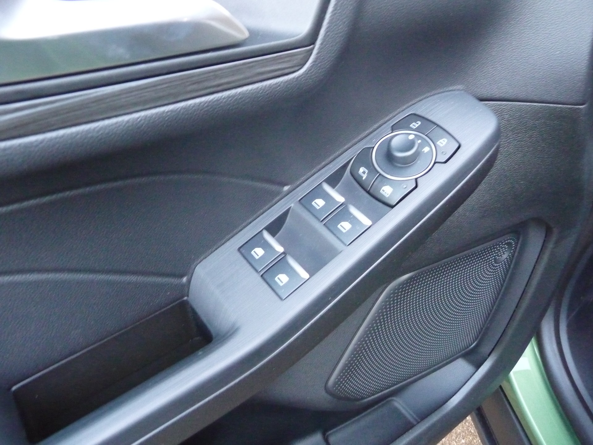 FORD Kuga 2.5 FHEV Active FWD mit Anhängekupplung-image-3