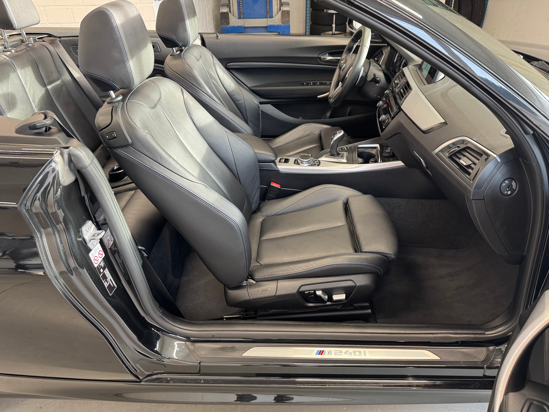 BMW M240i xDrive Steptronic-image-4