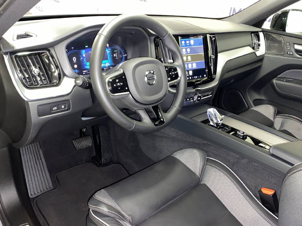 VOLVO XC60 2.0 T8 TE Plus Dark eAWD-image-15