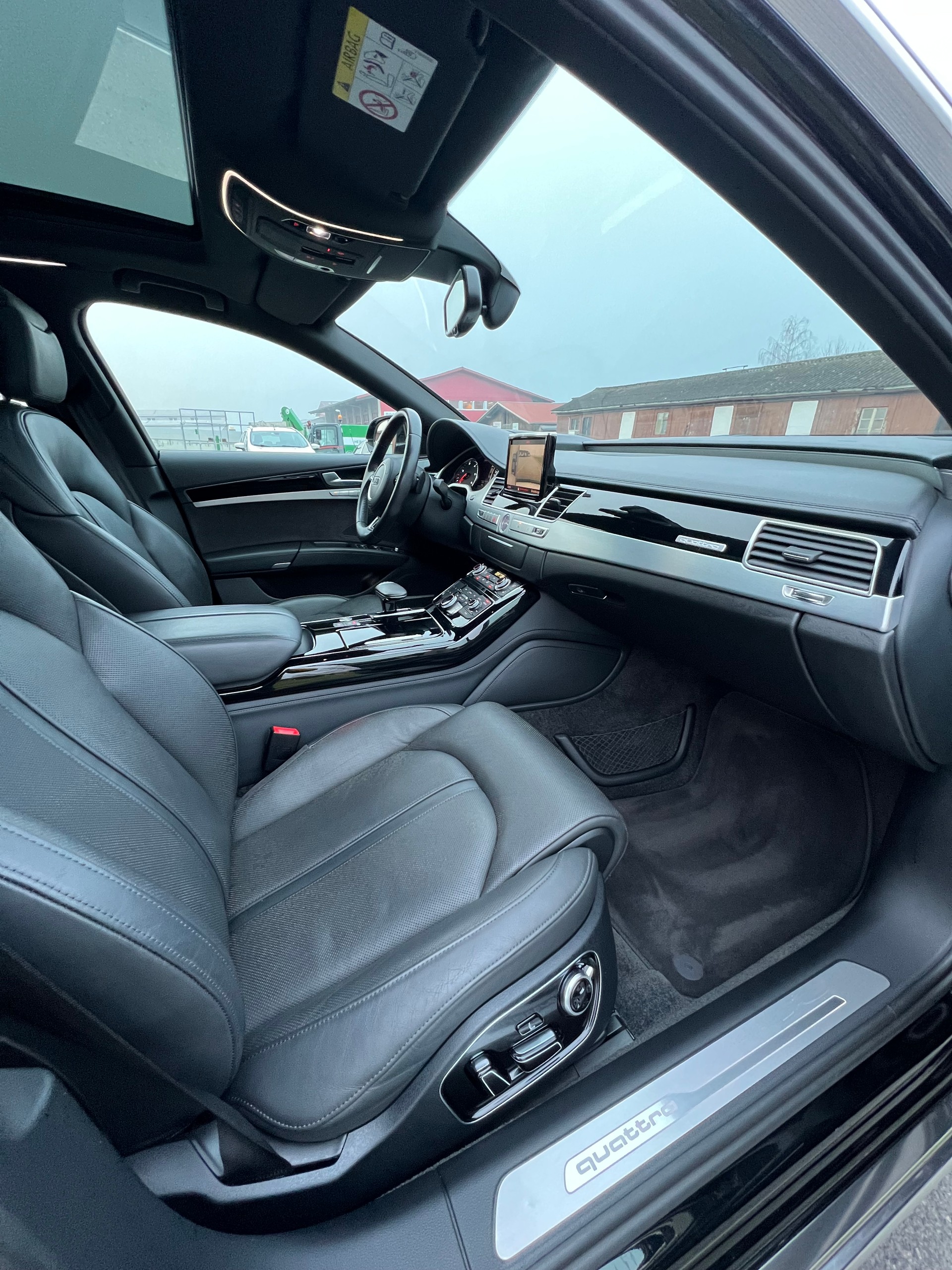 AUDI A8 3.0 TDI quattro tiptronic-image-11