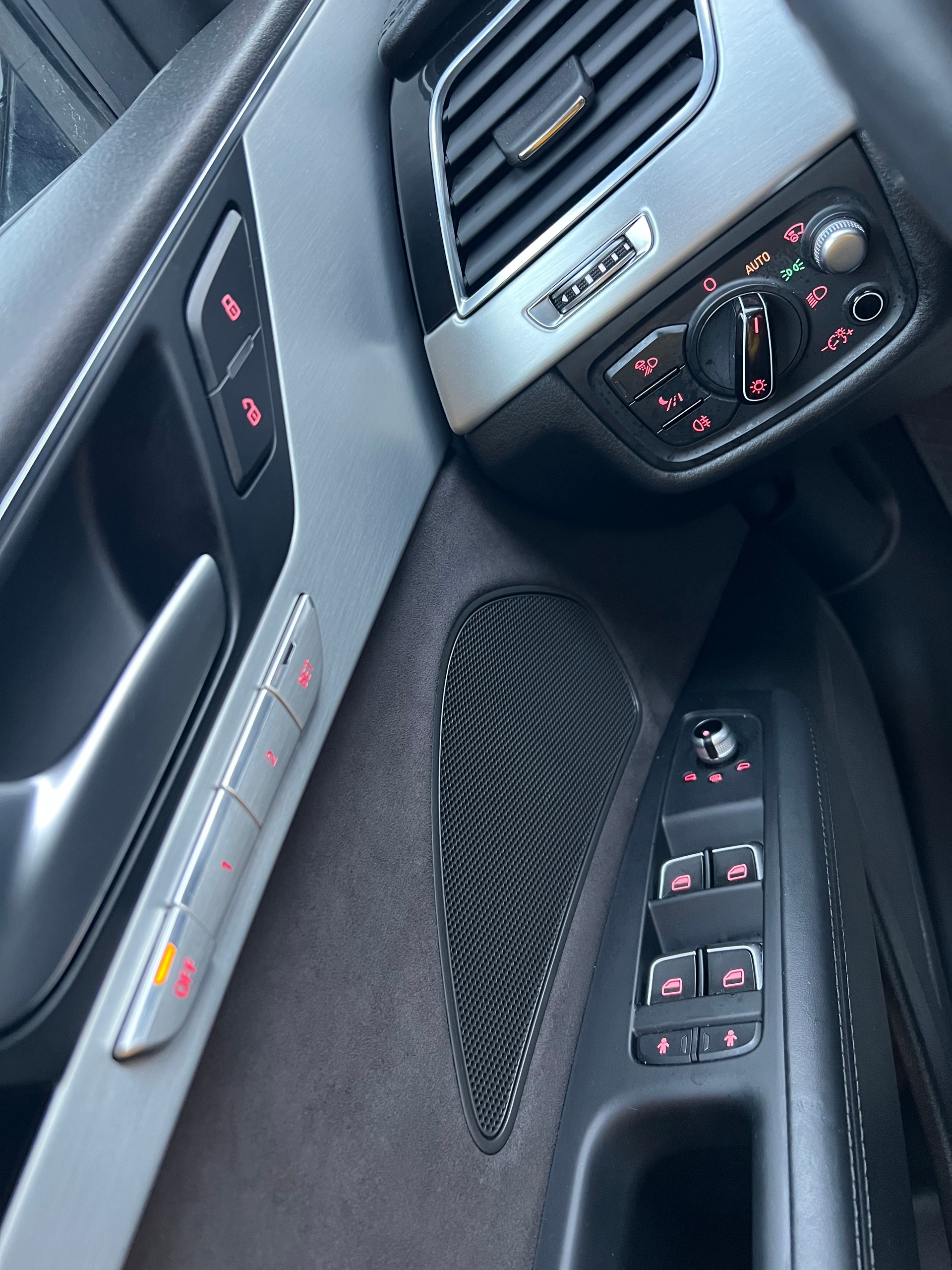 AUDI A8 3.0 TDI quattro tiptronic-image-12