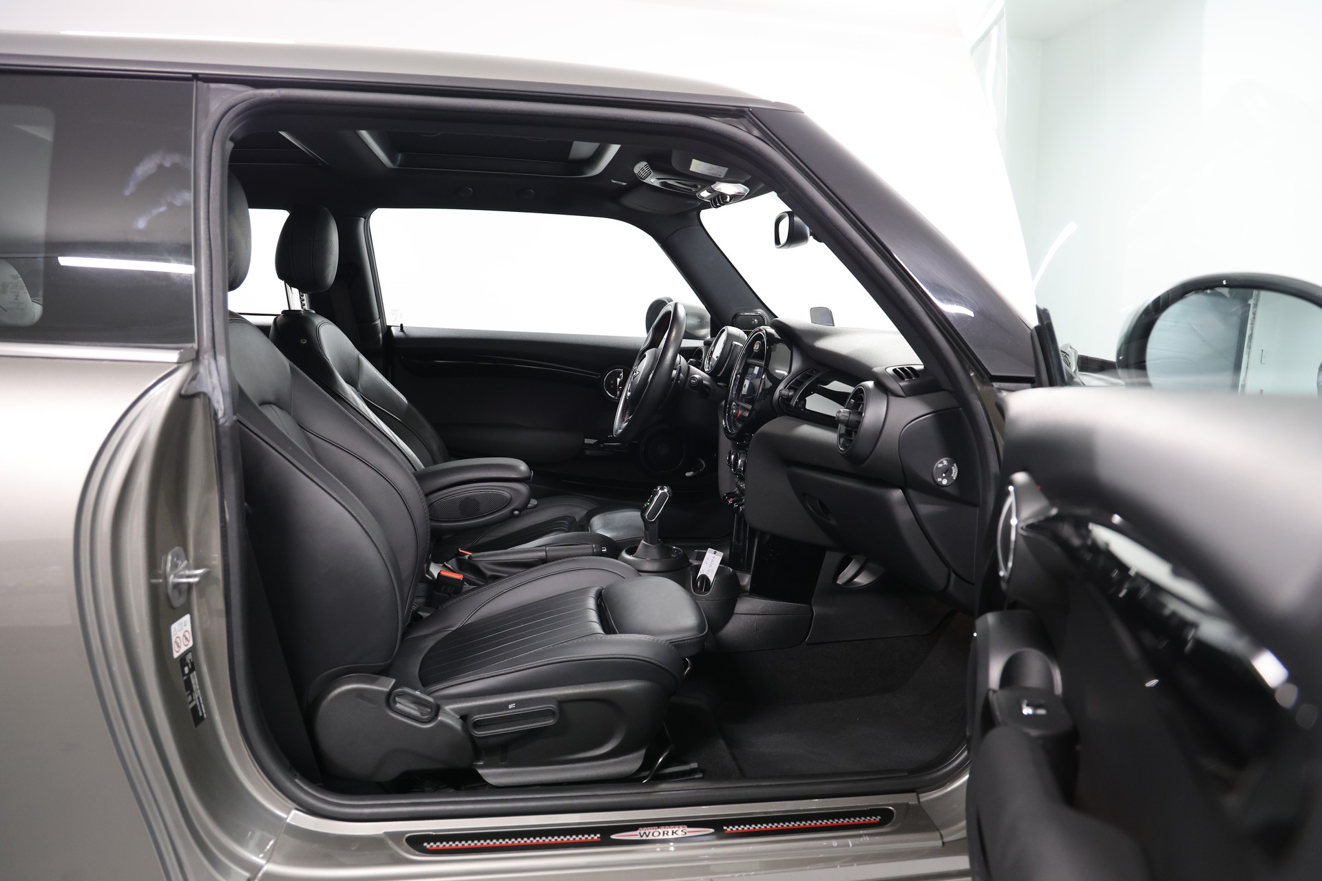 MINI Cooper John Cooper Works Steptronic-image-10