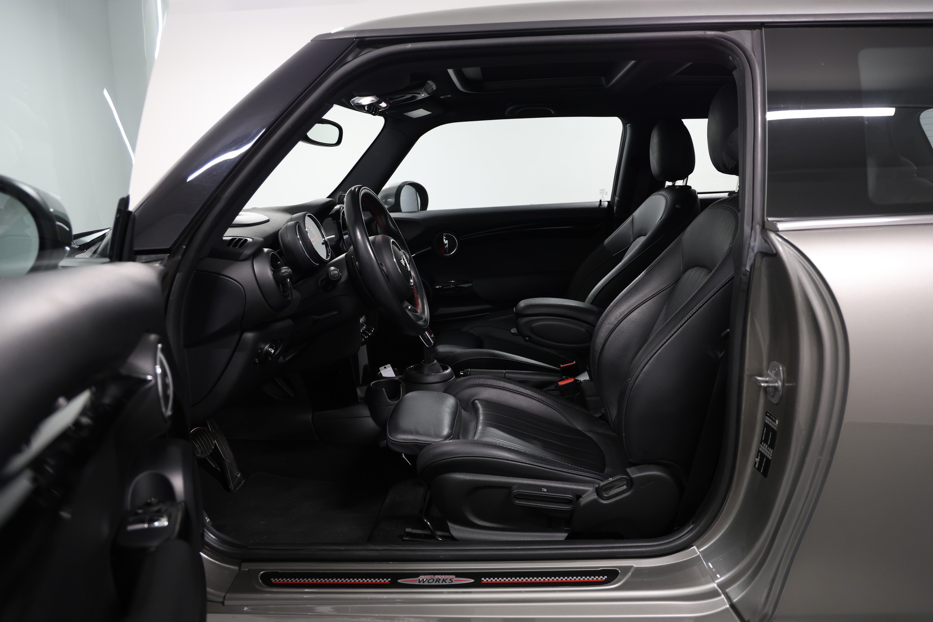 MINI Cooper John Cooper Works Steptronic-image-5