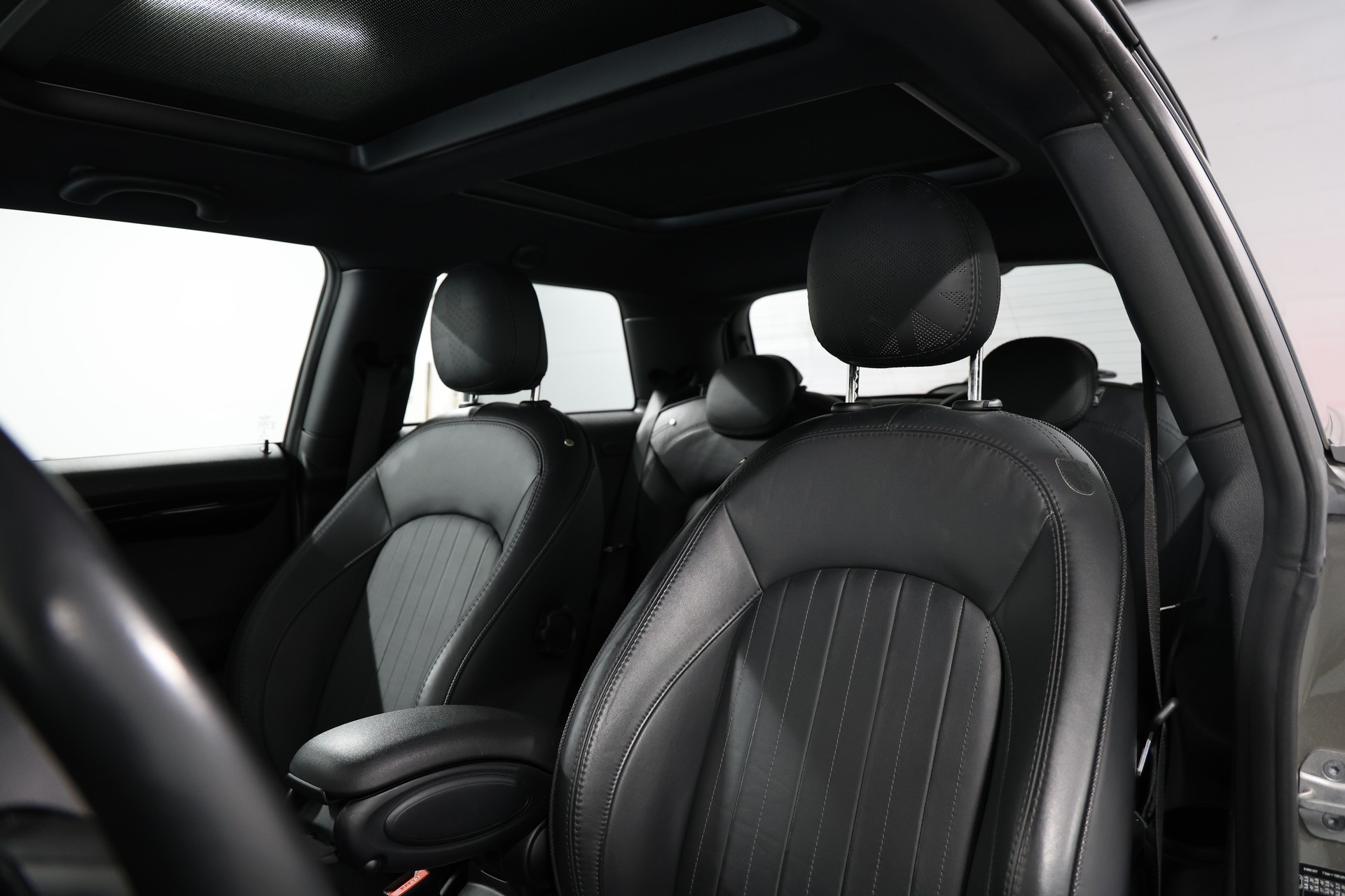 MINI Cooper John Cooper Works Steptronic-image-8