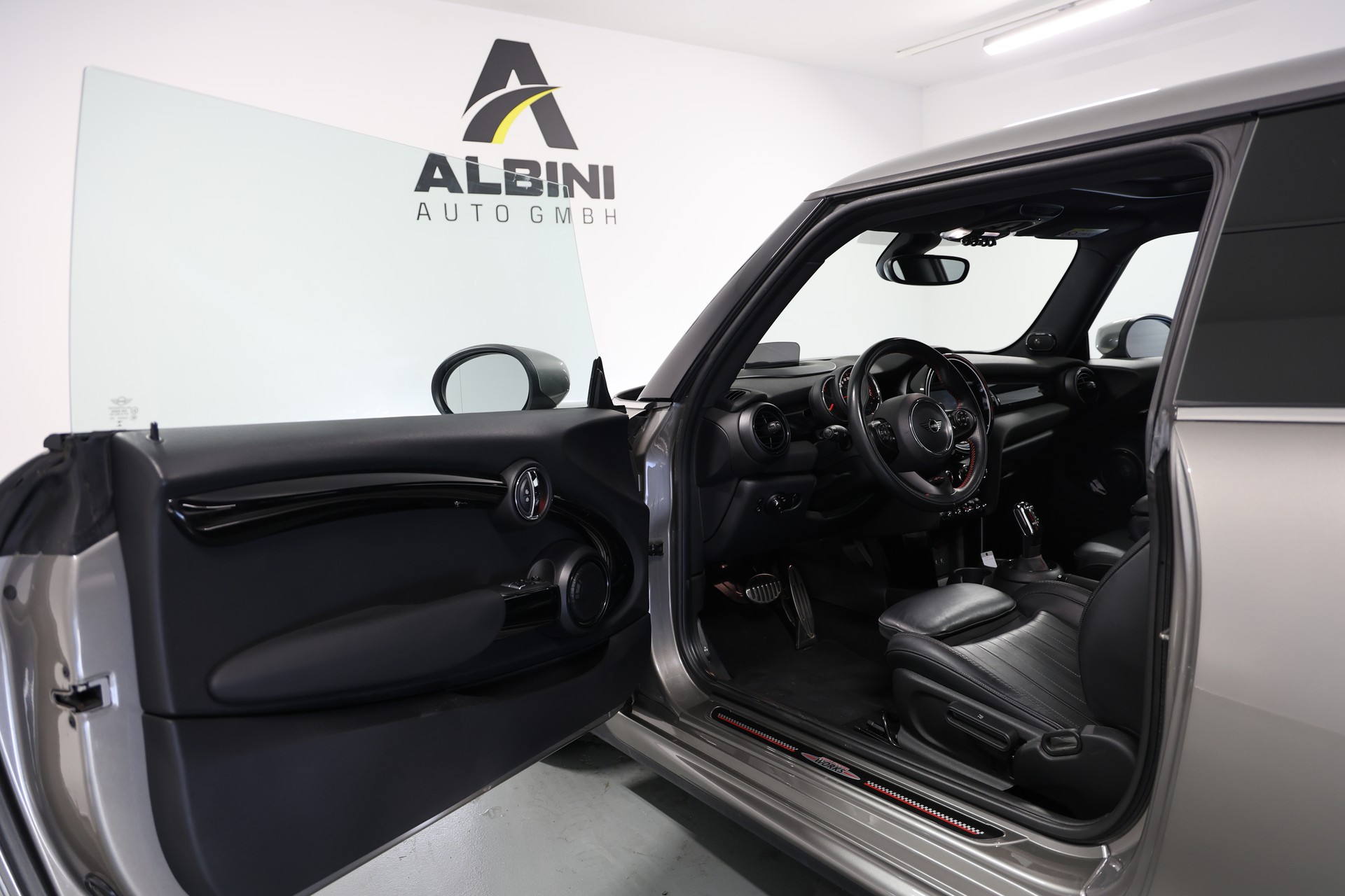 MINI Cooper John Cooper Works Steptronic-image-4