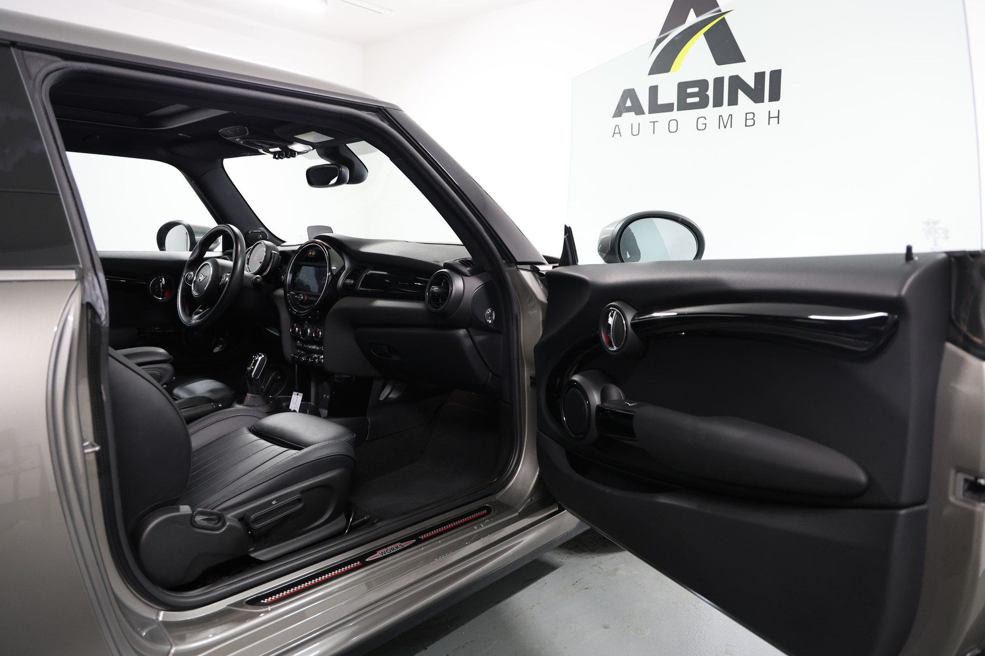 MINI Cooper John Cooper Works Steptronic-image-9