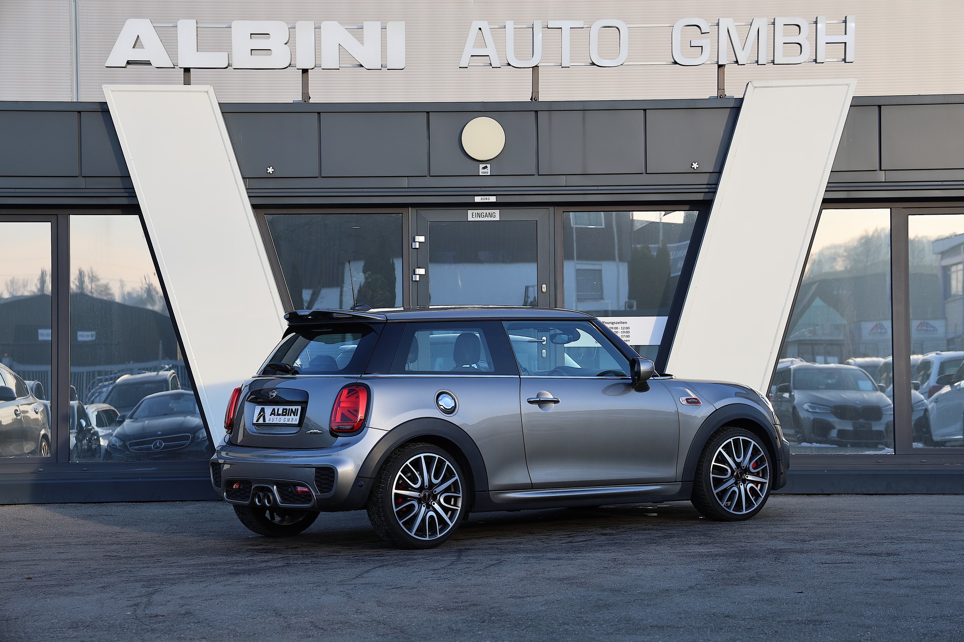 MINI Cooper John Cooper Works Steptronic-image-2
