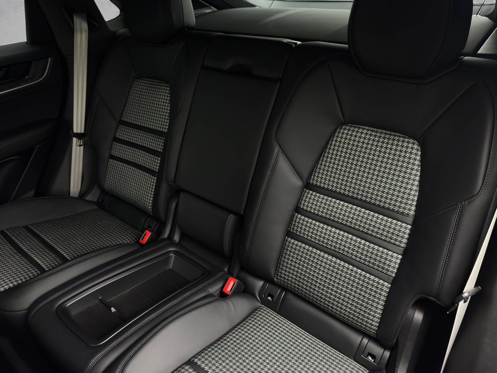 PORSCHE Cayenne Coupé-image-12
